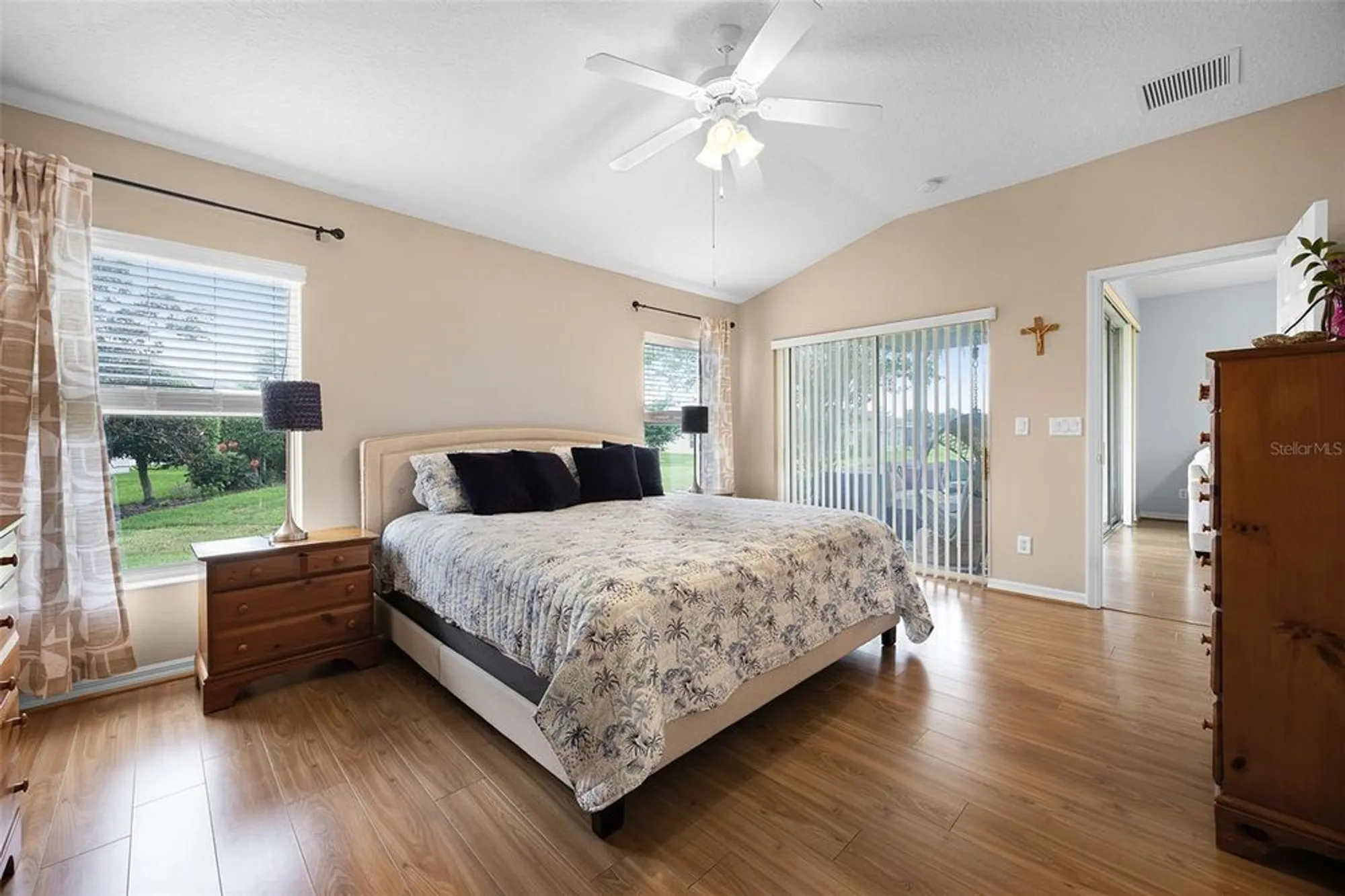 Property Slideshow image 19 of 69 | 27111 nostalgia dr, Leesburg, FL, 34748