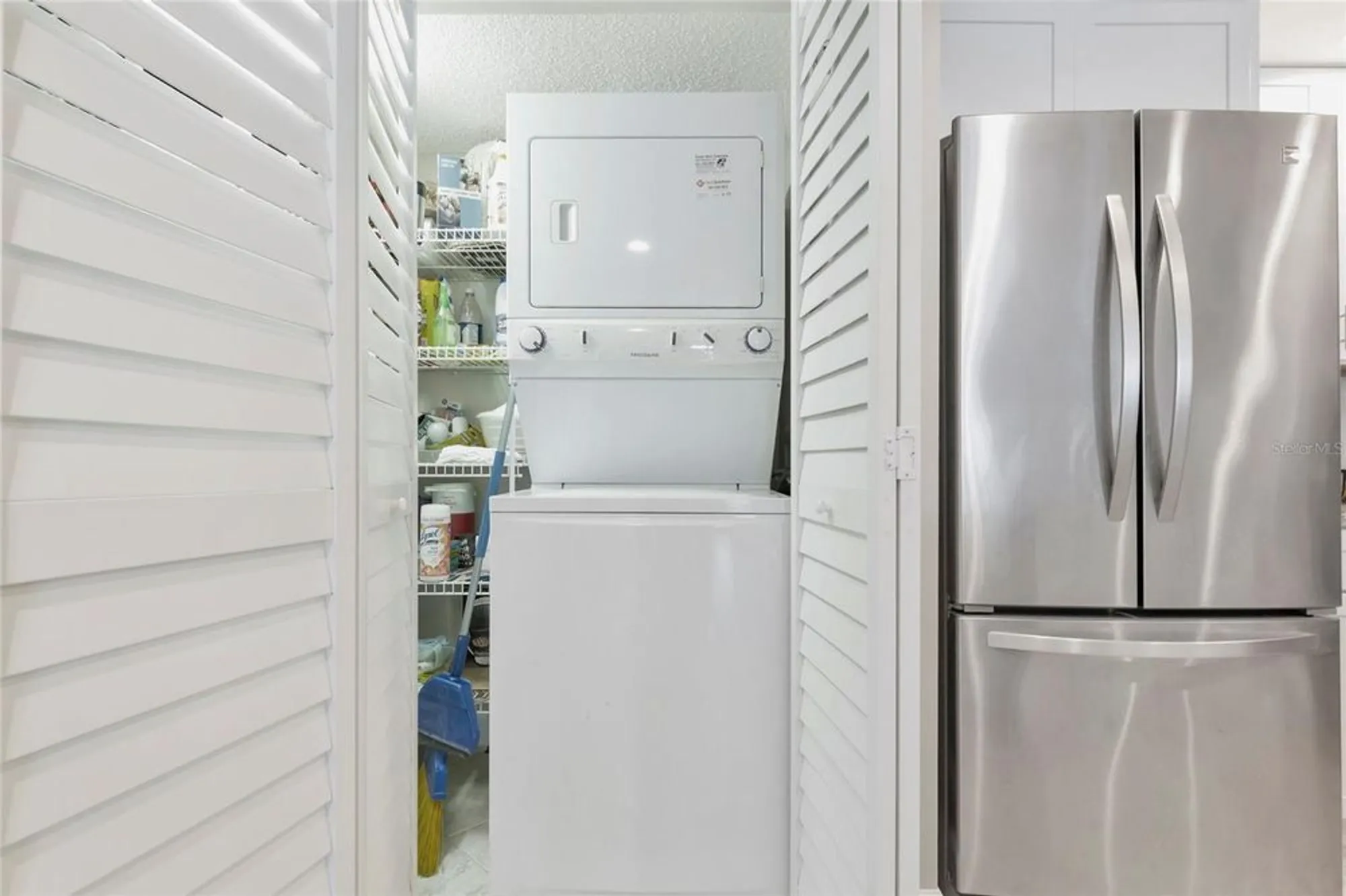 Property Slideshow image 13 of 52 | 1145 edgewater cir # 1145, Bradenton, FL, 34209