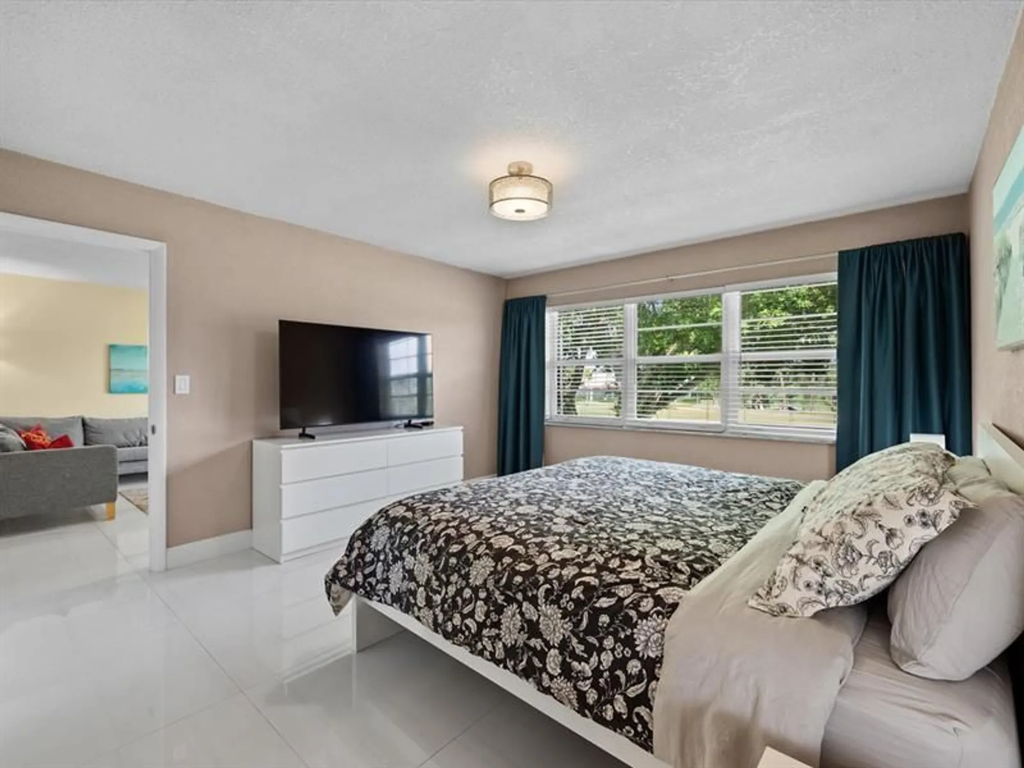 Property Slideshow image 22 of 44 | 9300 n hollybrook lake dr 303, Pembroke Pines, FL, 33025