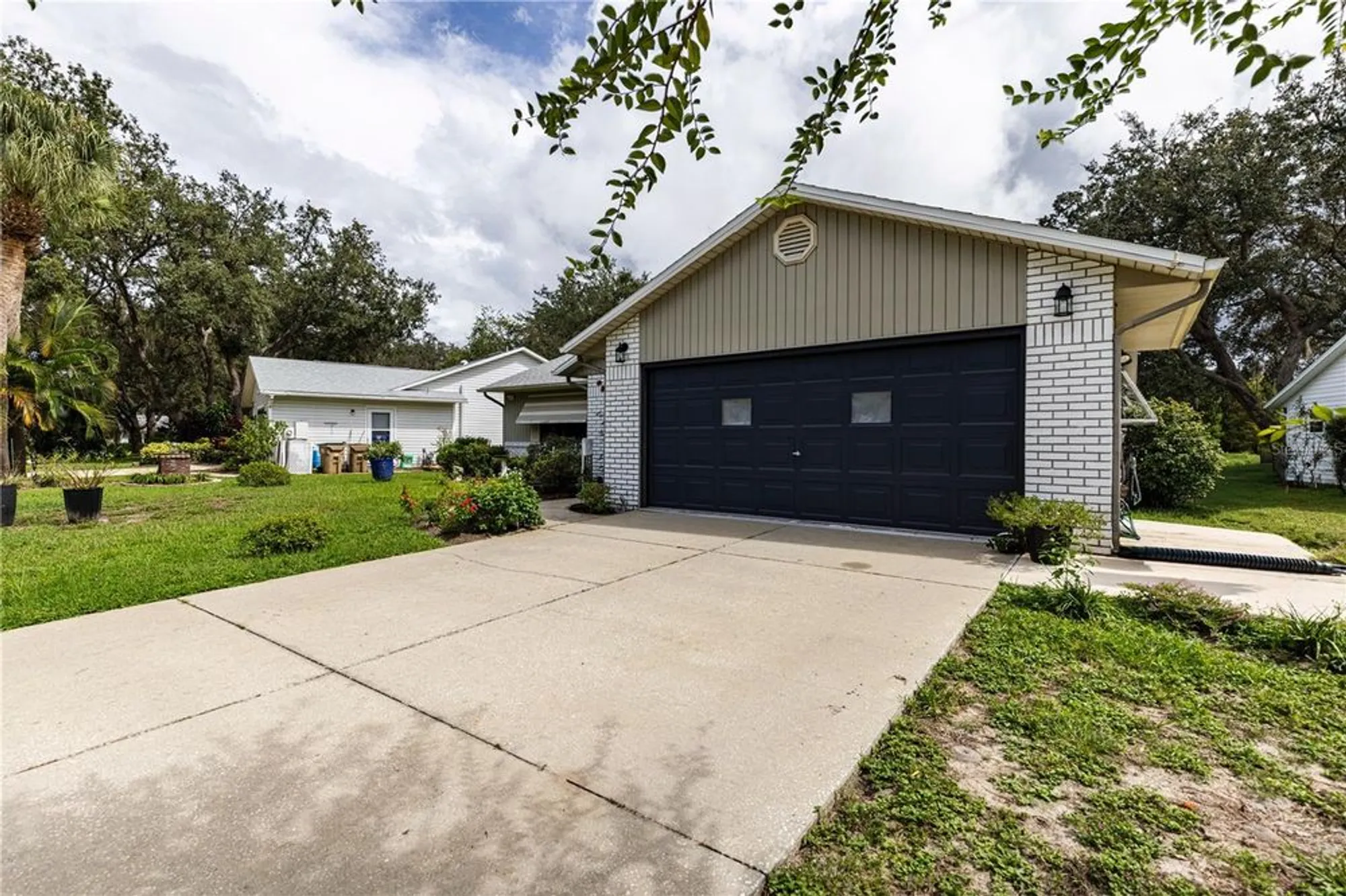 Property Slideshow image 2 of 33 | 803 dundee cir, Leesburg, FL, 34788