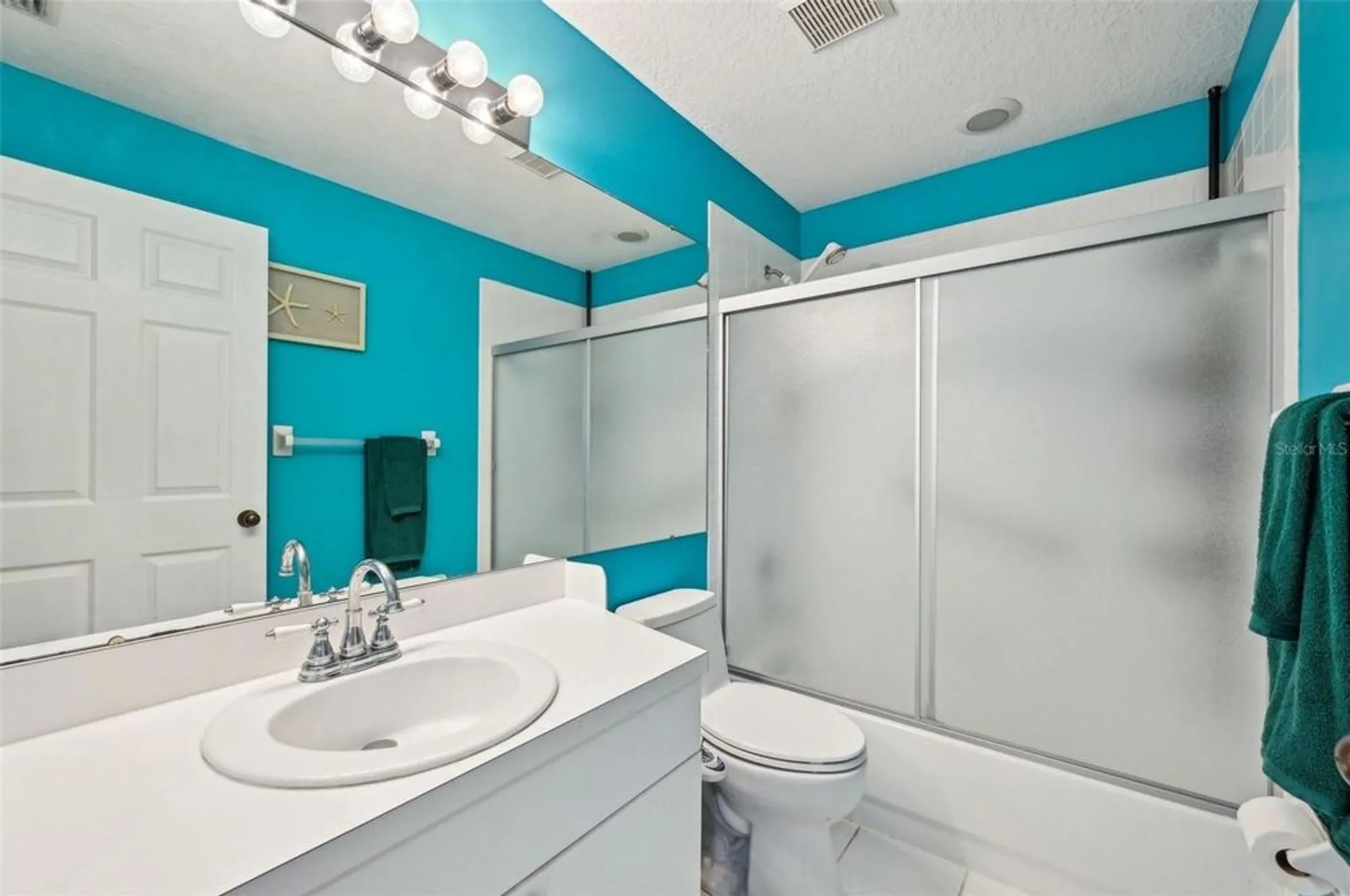 Property Slideshow image 17 of 26 | 6330 green oak cir, Bradenton, FL, 34203