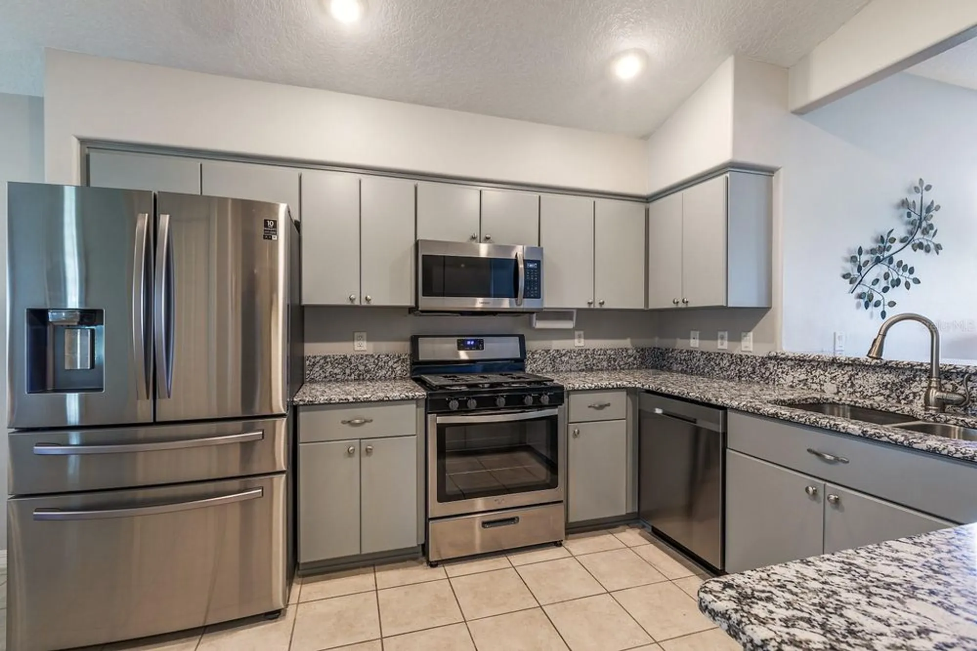 Property Slideshow image 4 of 20 | 5543 aurora dr, Leesburg, FL, 34748