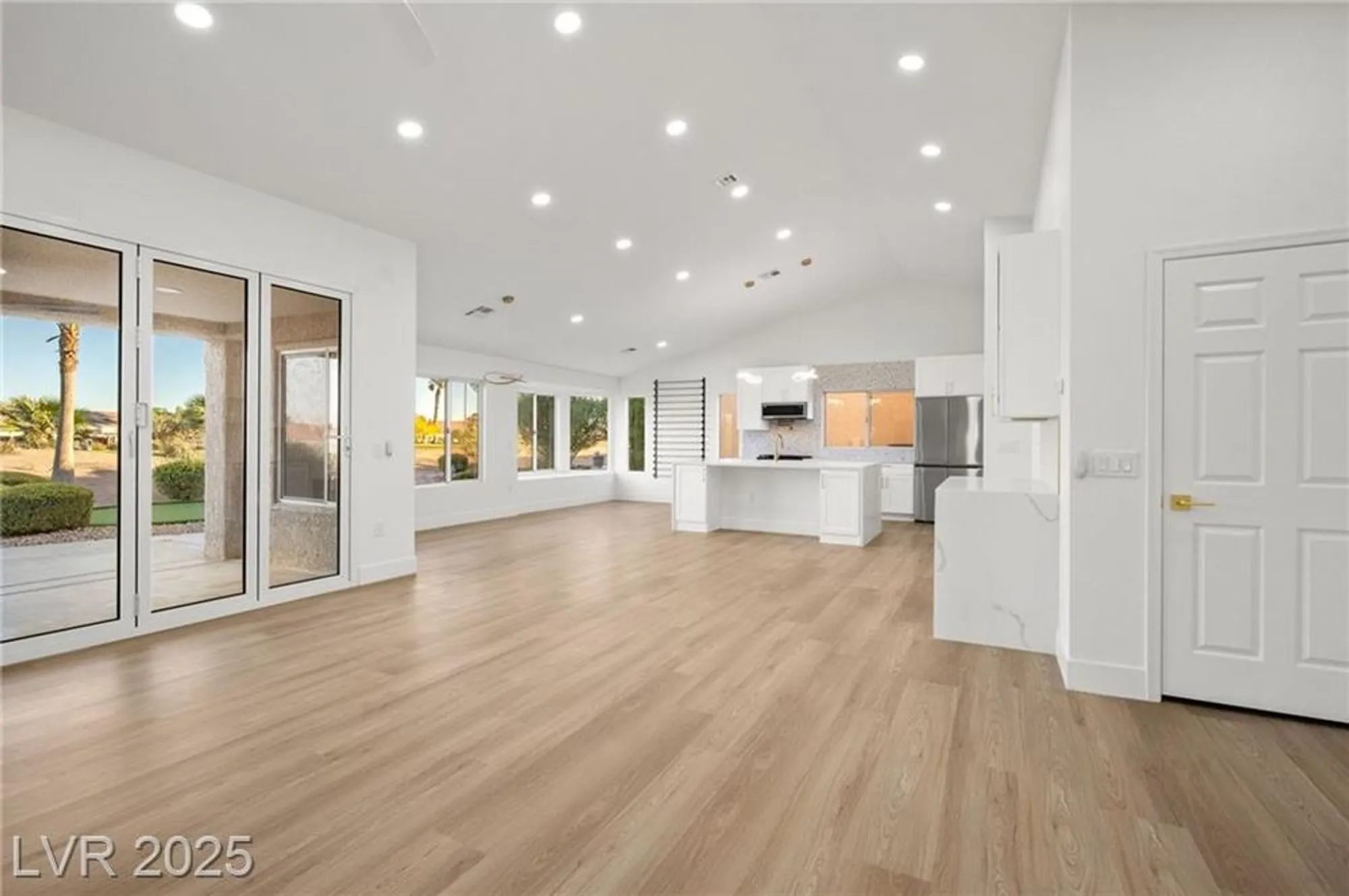 Property Slideshow image 20 of 44 | 2808 crown ridge dr, Las Vegas, NV, 89134