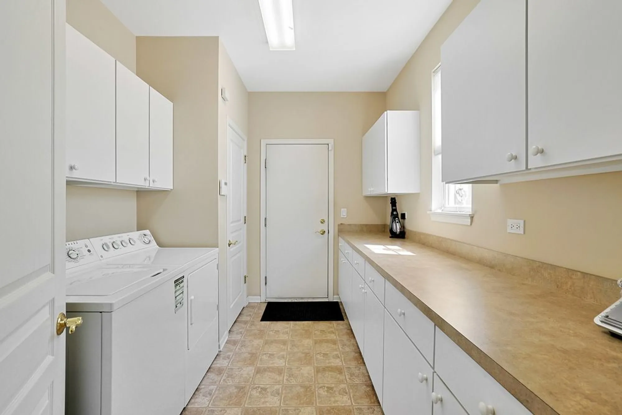 Property Slideshow image 19 of 34 | 12145 daphne dr, Huntley, IL, 60142