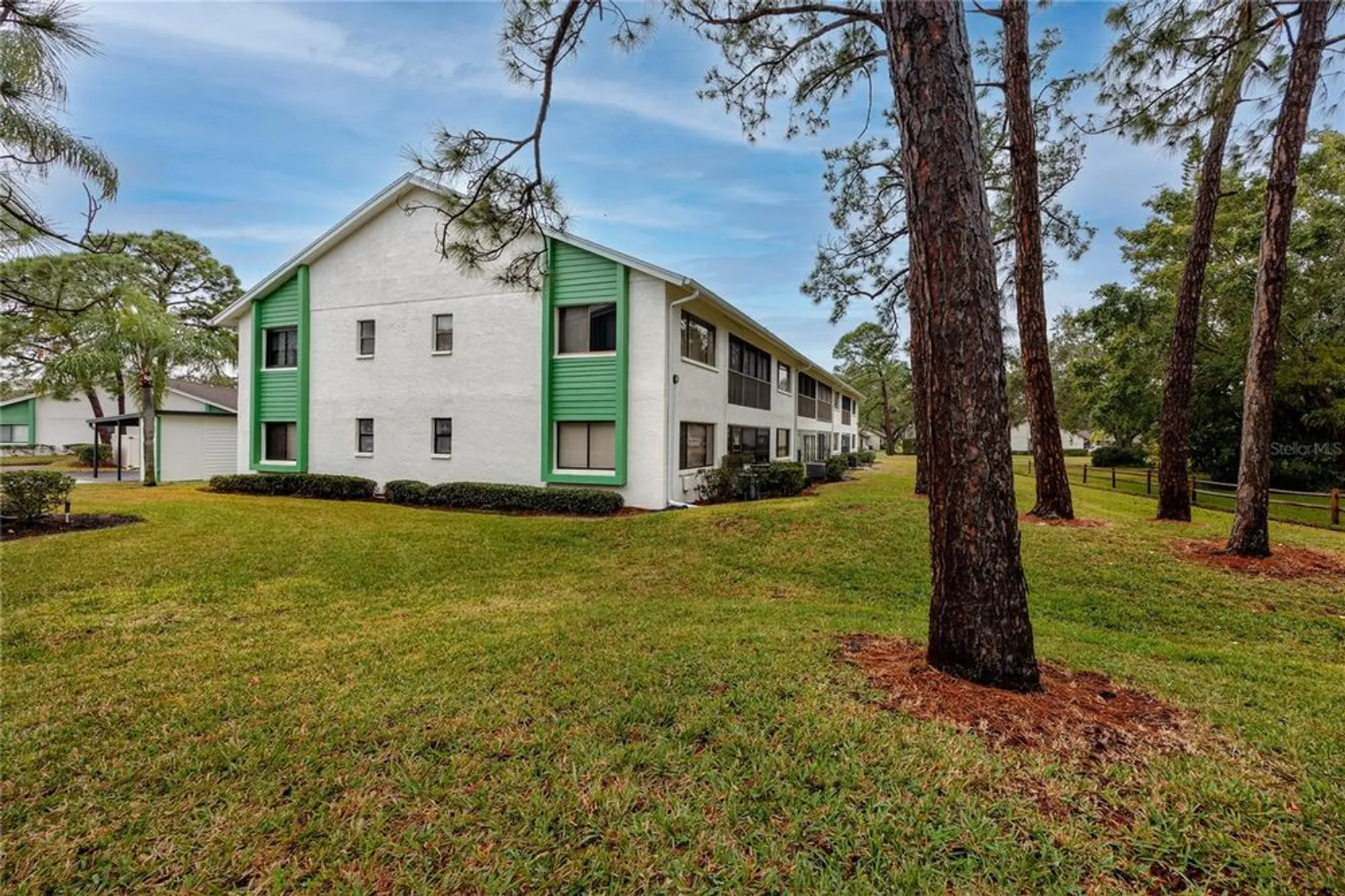 Property Slideshow image 9 of 47 | 2561 royal pines cir # 14h, Clearwater, FL, 33763