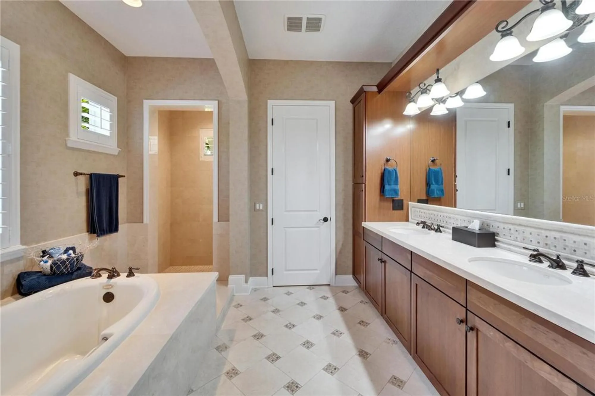 Property Slideshow image 61 of 99 | 5616 seagrass pl, Apollo Beach, FL, 33572