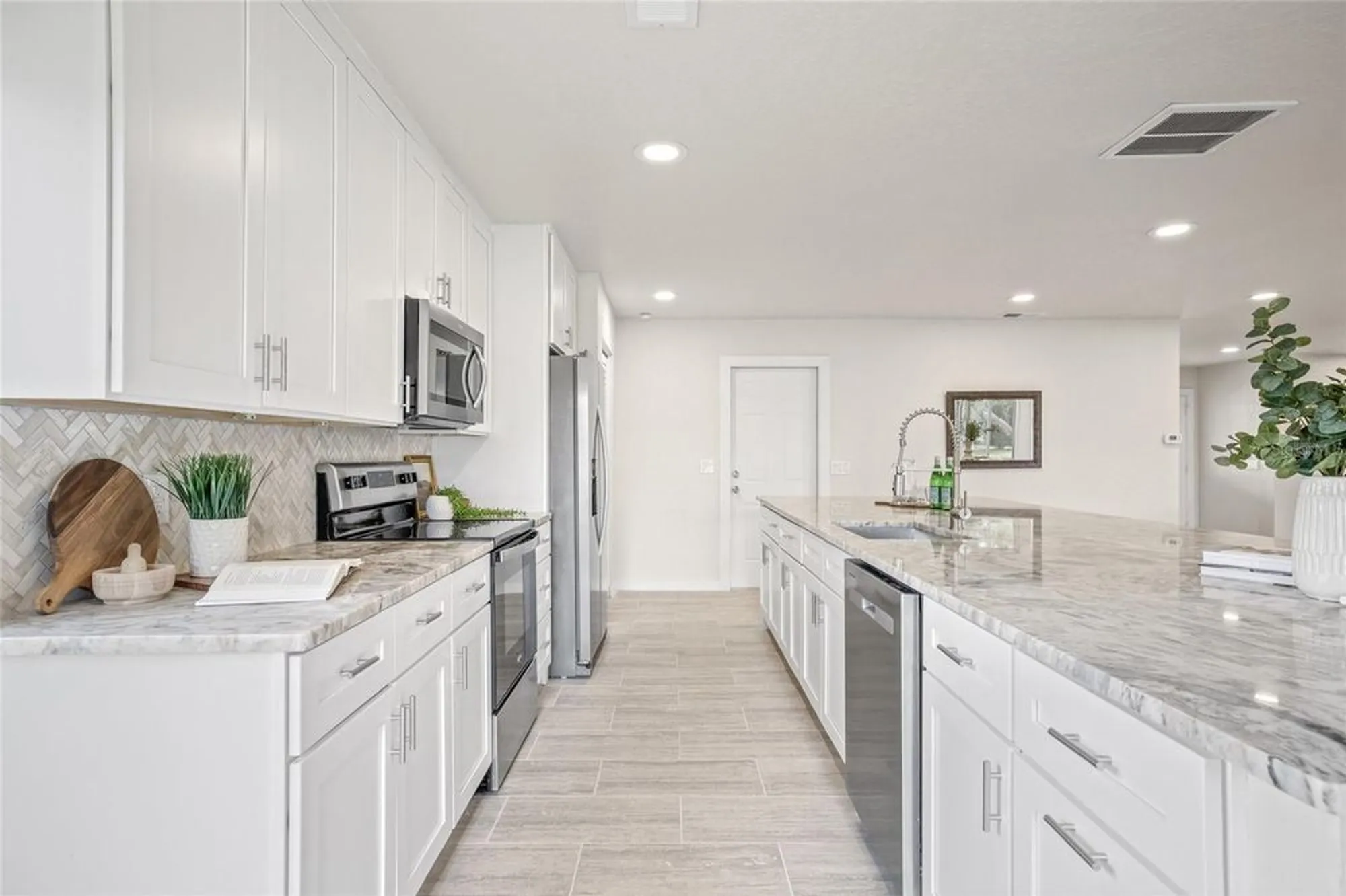 Property Slideshow image 19 of 41 | 9402 stonewall ln, New Port Richey, FL, 34655