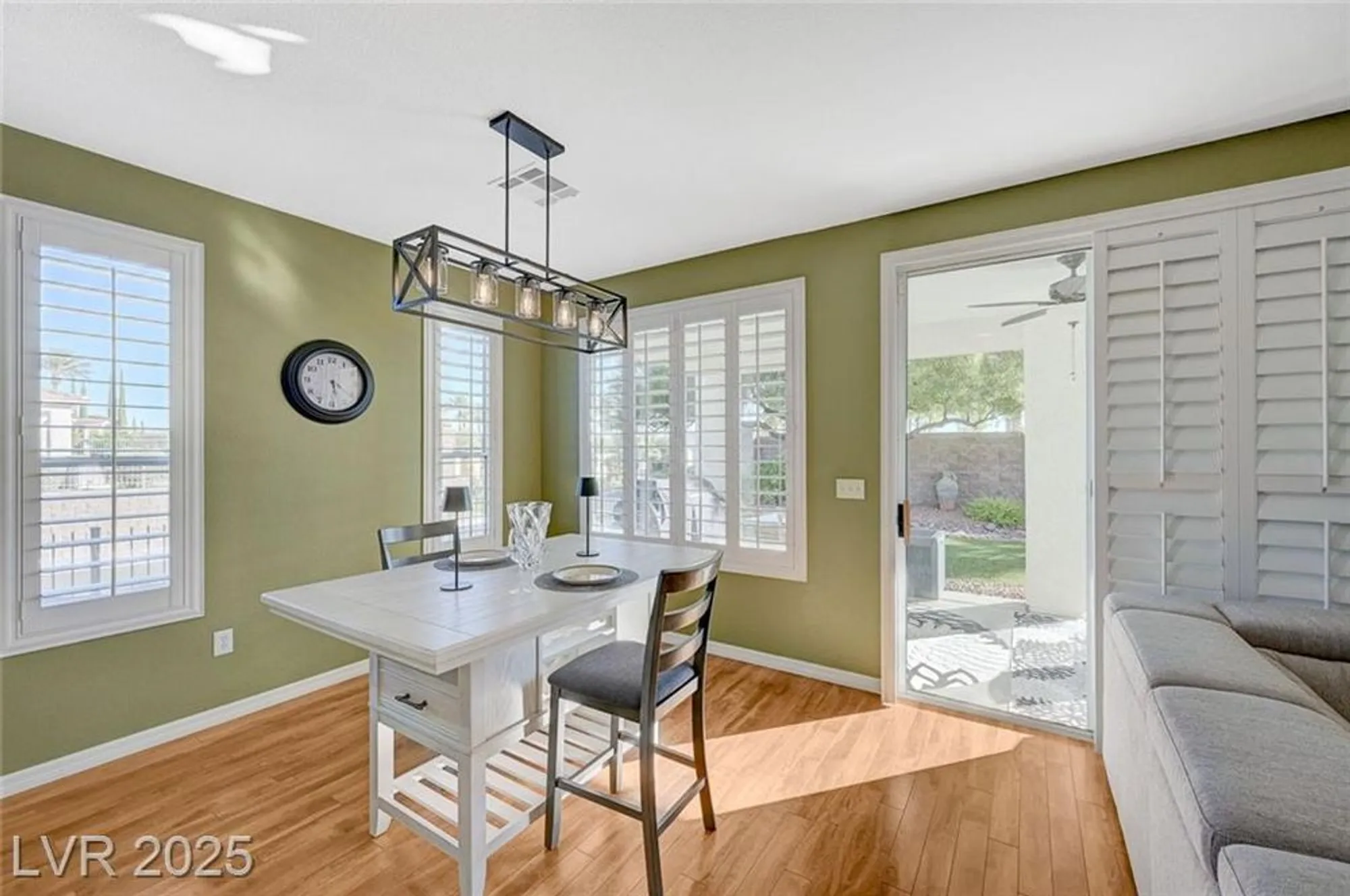 Property Slideshow image 12 of 72 | 4956 momenti st, Las Vegas, NV, 89135