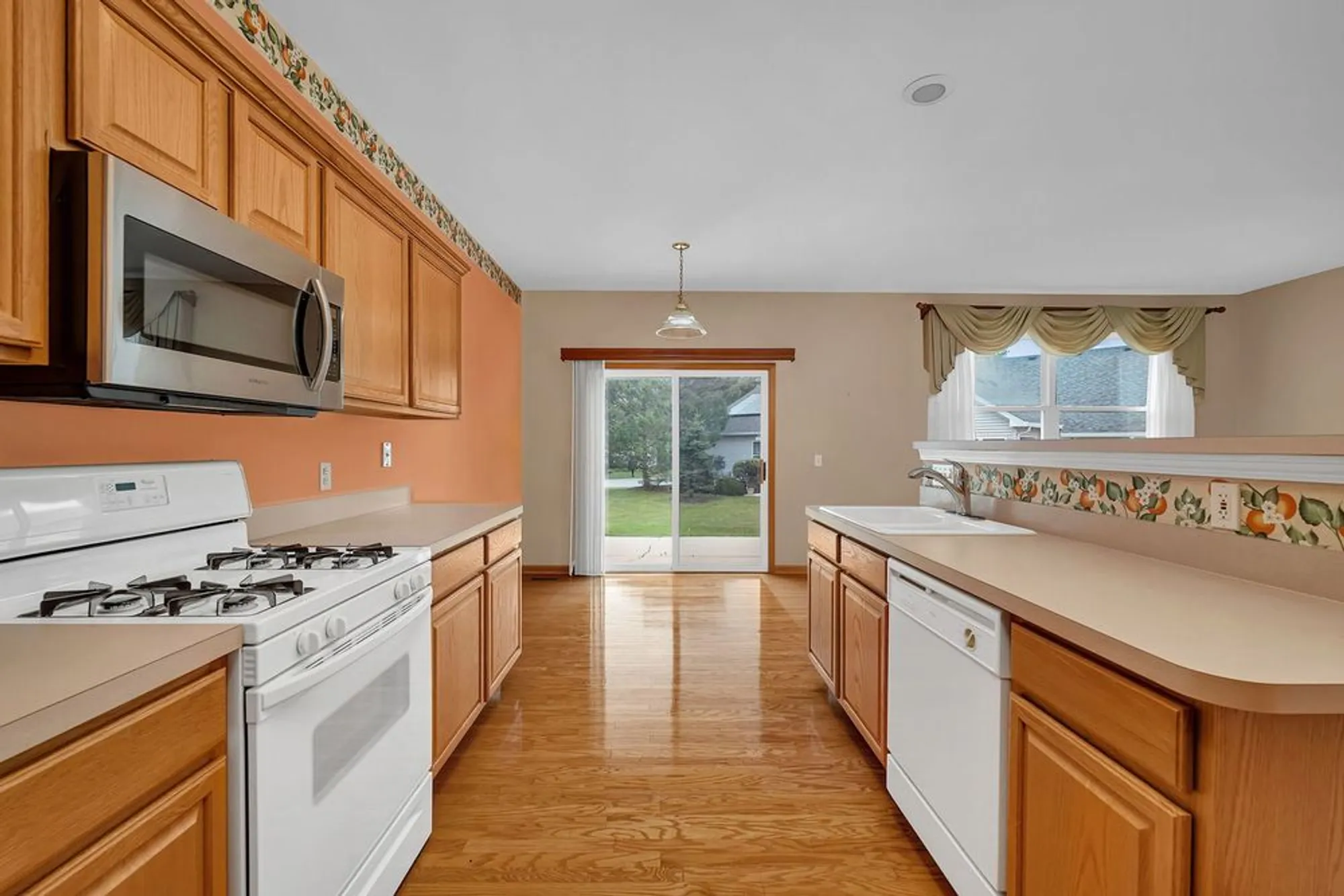 Property Slideshow image 15 of 25 | 1592 w cadillac cir, Romeoville, IL, 60446