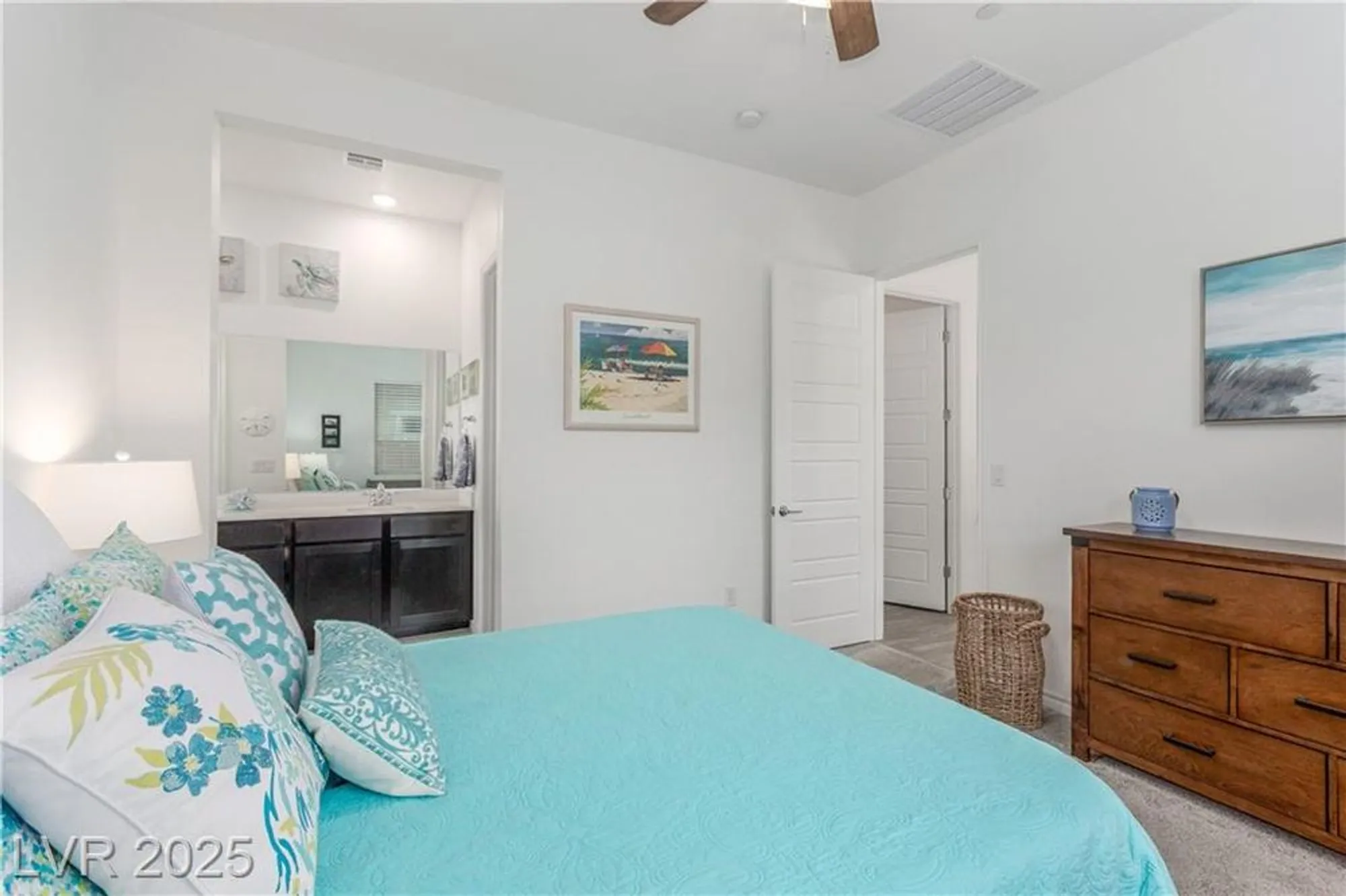 Property Slideshow image 17 of 43 | 905 belleforte ln, Las Vegas, NV, 89138