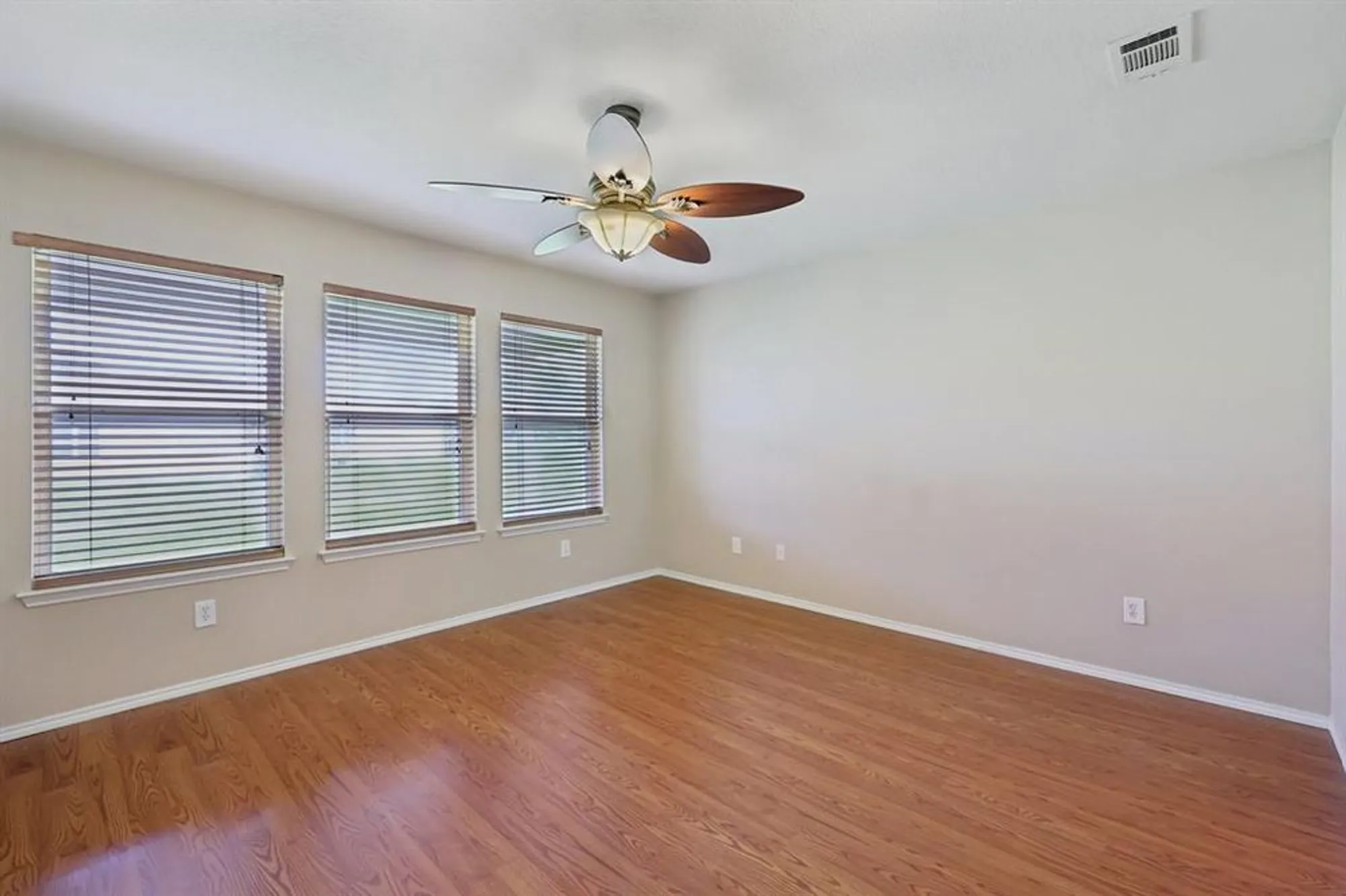 Property Slideshow image 18 of 36 | 7850 estancia dr, Frisco, TX, 75036