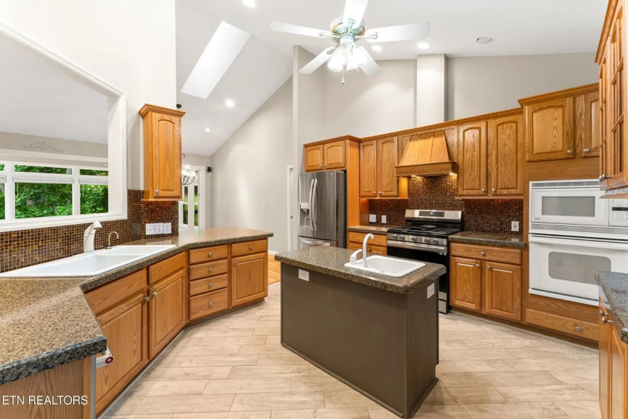 Property Slideshow image 17 of 58 | 123 inata cir, Loudon, TN, 37774