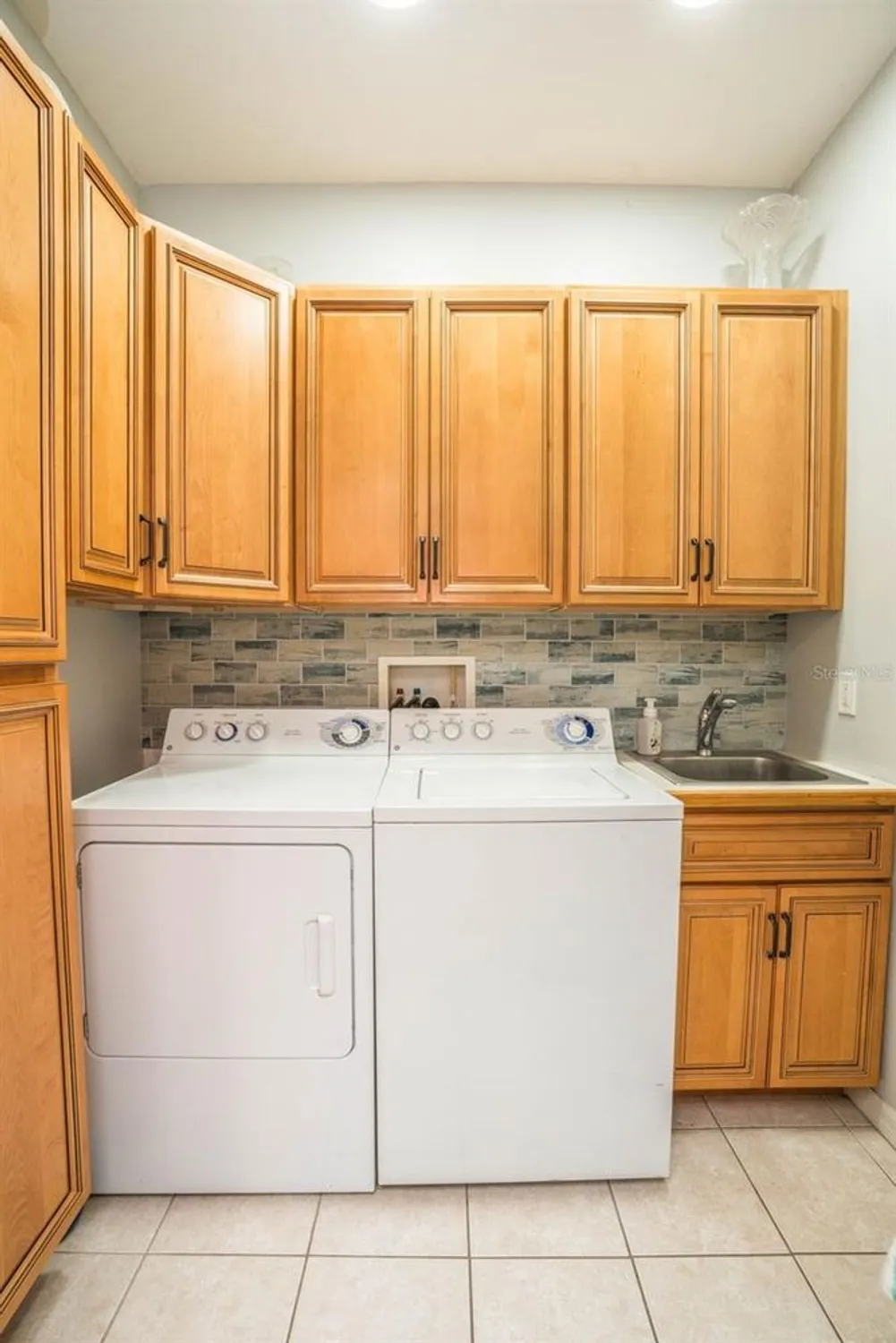 Property Slideshow image 11 of 39 | 2427 sifield greens way, Sun City Center, FL, 33573