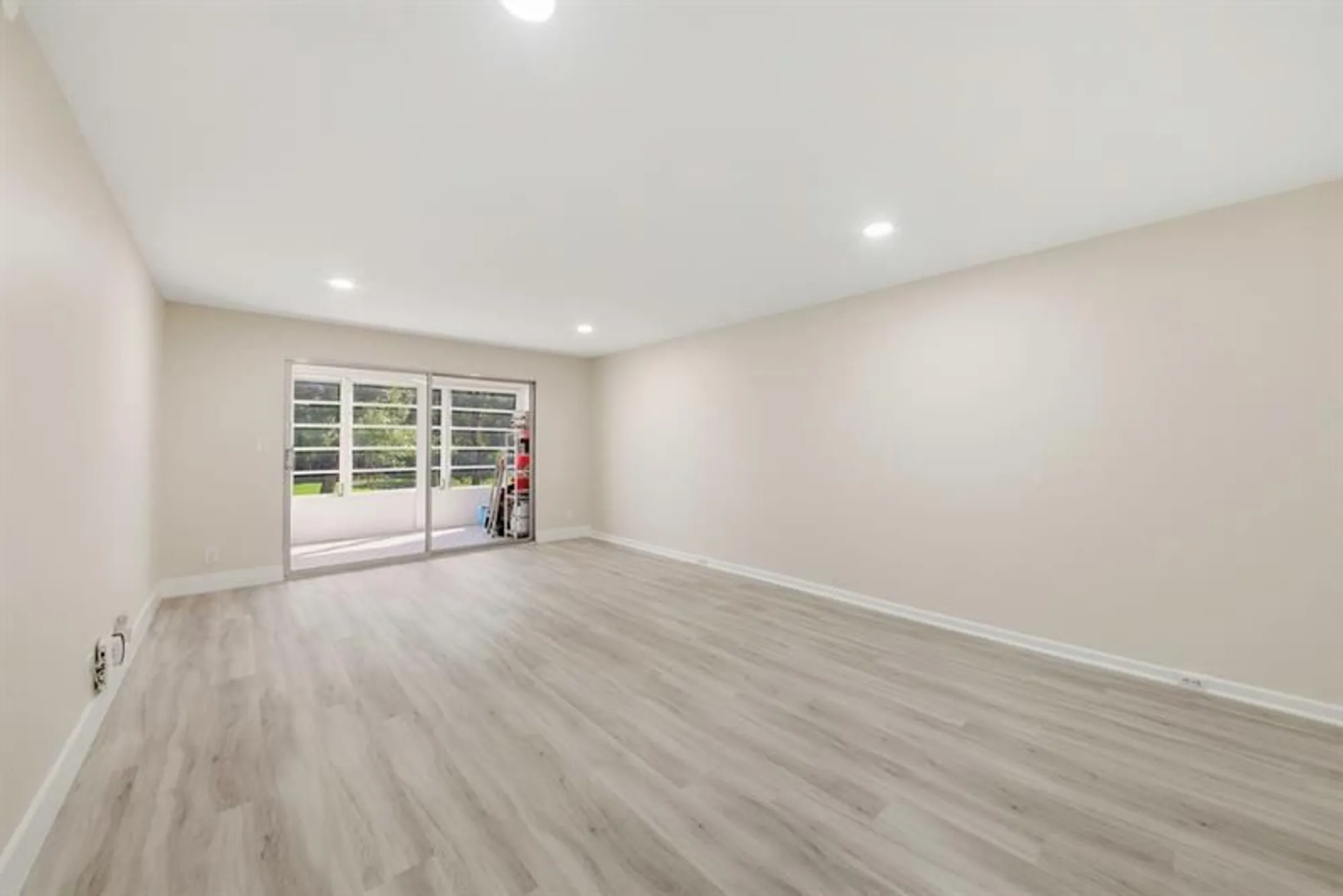 Property Slideshow image 13 of 25 | 2901 victoria cir apt b2, Coconut Creek, FL, 33066