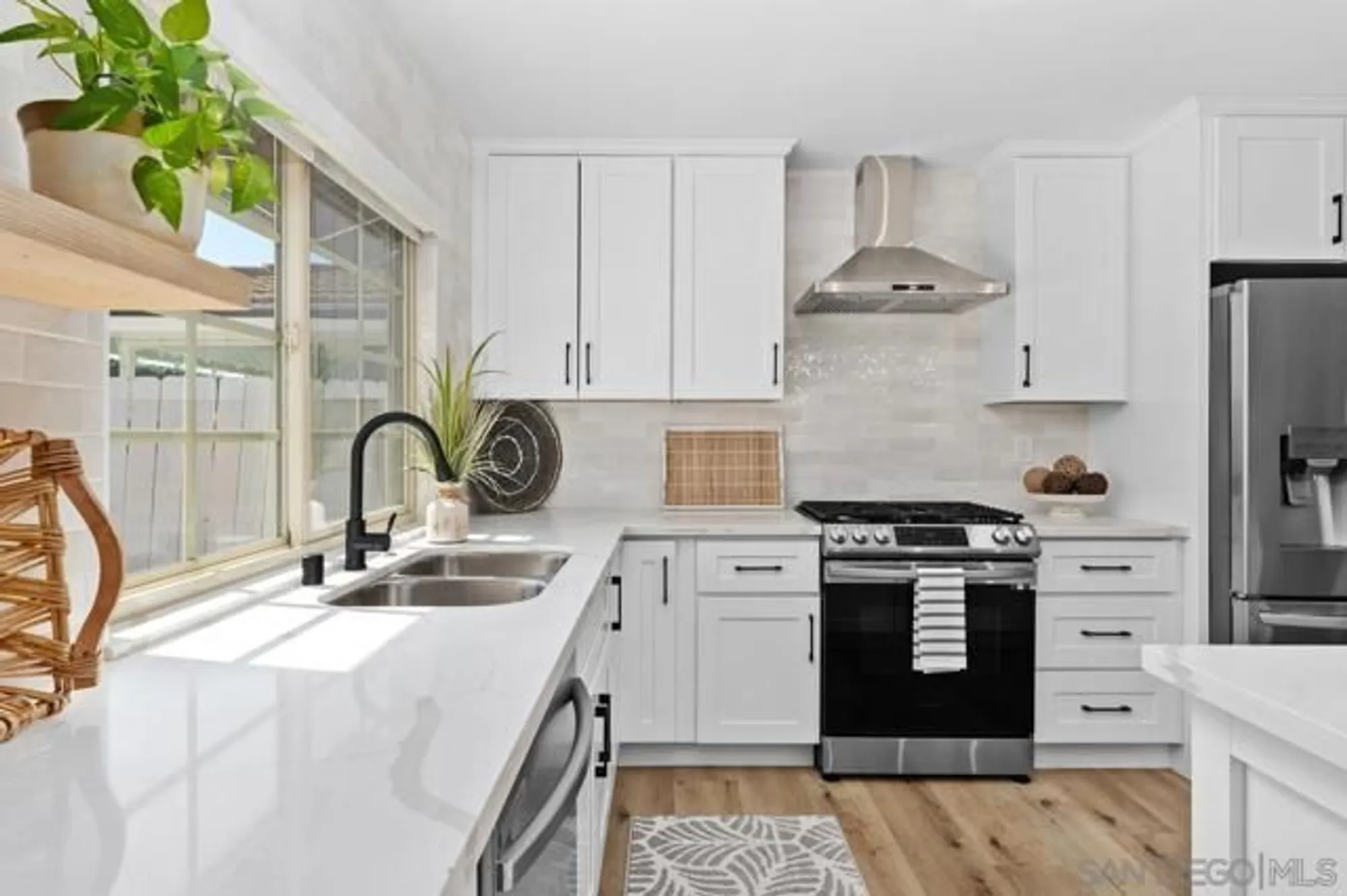 Property Slideshow image 14 of 48 | 12687 senda acantilada, San Diego, CA, 92128