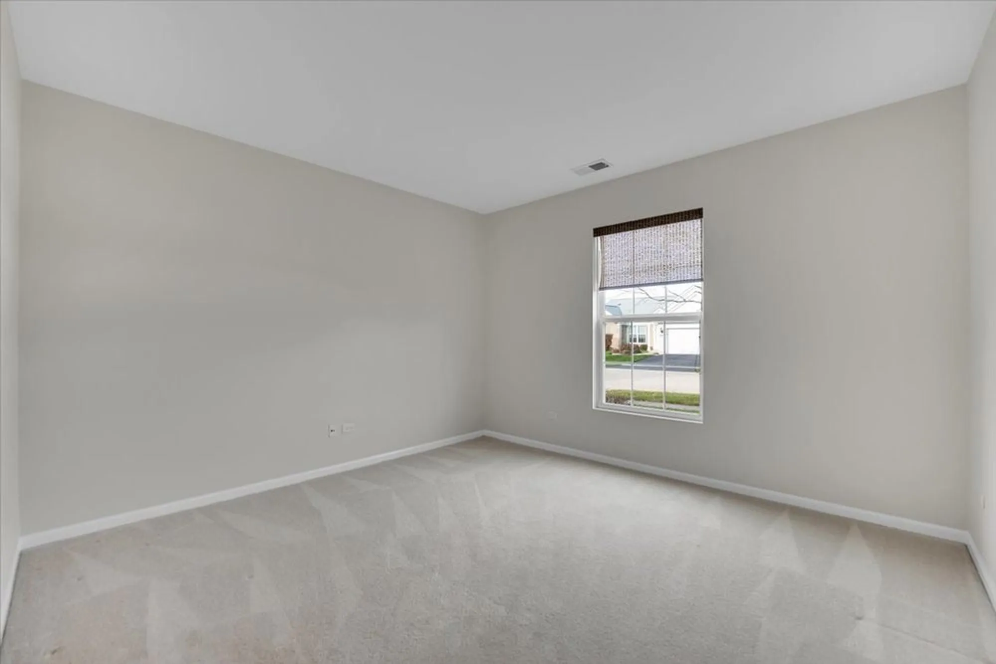 Property Slideshow image 20 of 32 | 14525 tawny ln, Huntley, IL, 60142