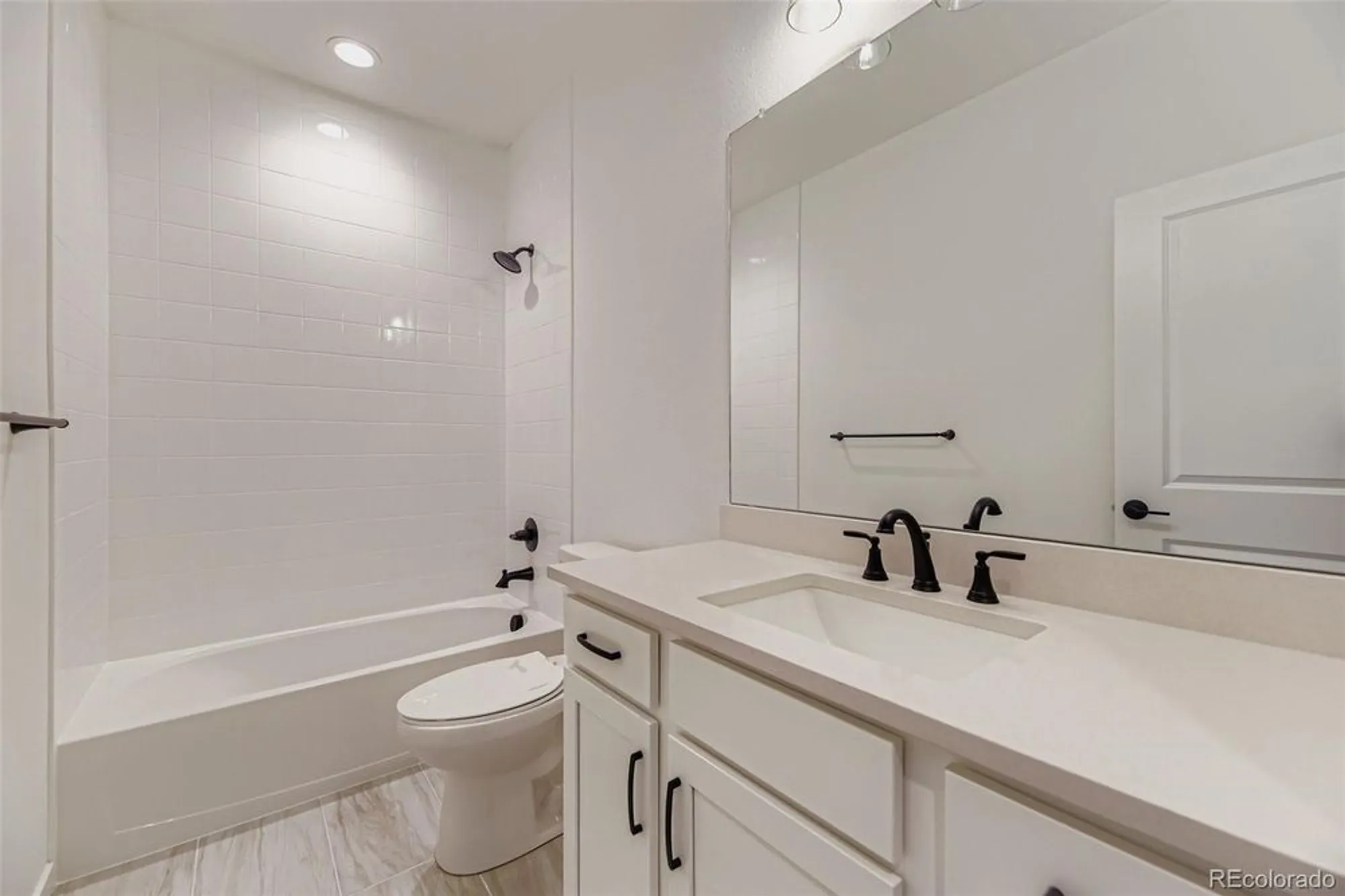 Property Slideshow image 16 of 25 | 8905 s riviera way, Aurora, CO, 80016