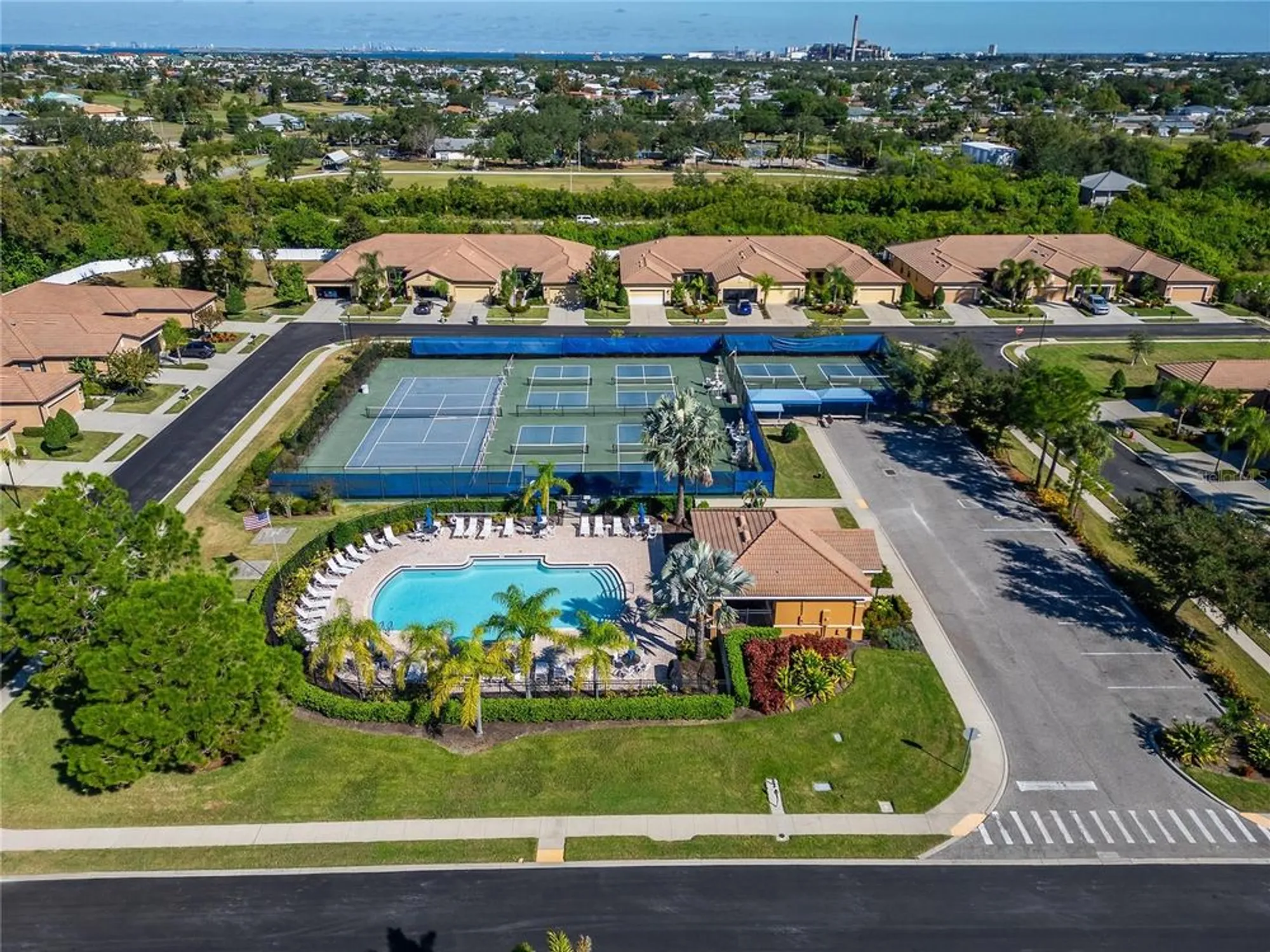Property Slideshow image 67 of 72 | 420 cedar falls dr, Apollo Beach, FL, 33572