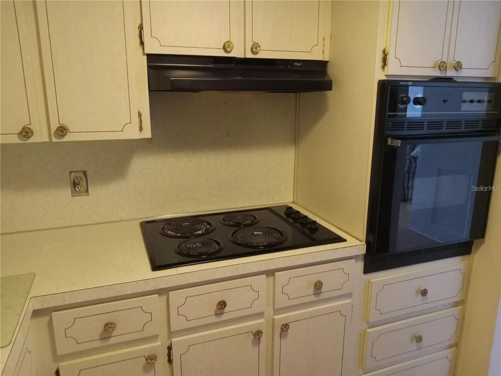 Property Slideshow image 8 of 40 | 2462 brazilia dr 64, Clearwater, FL, 33763