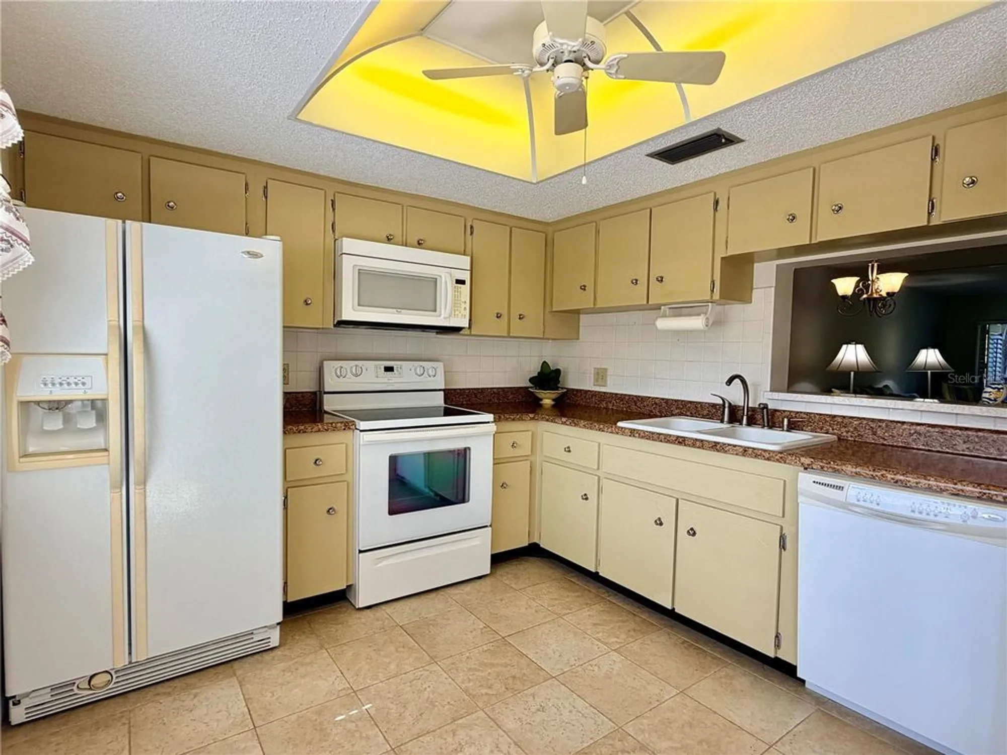 Property Slideshow image 12 of 30 | 851 maple ct 209, Dunedin, FL, 34698