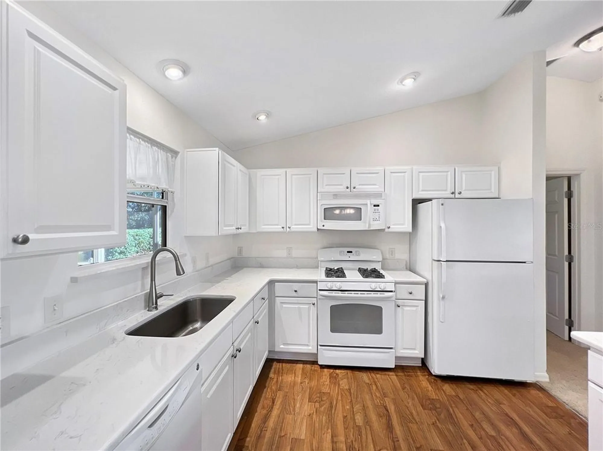 Property Slideshow image 13 of 50 | 2074 harston trl, The Villages, FL, 32162