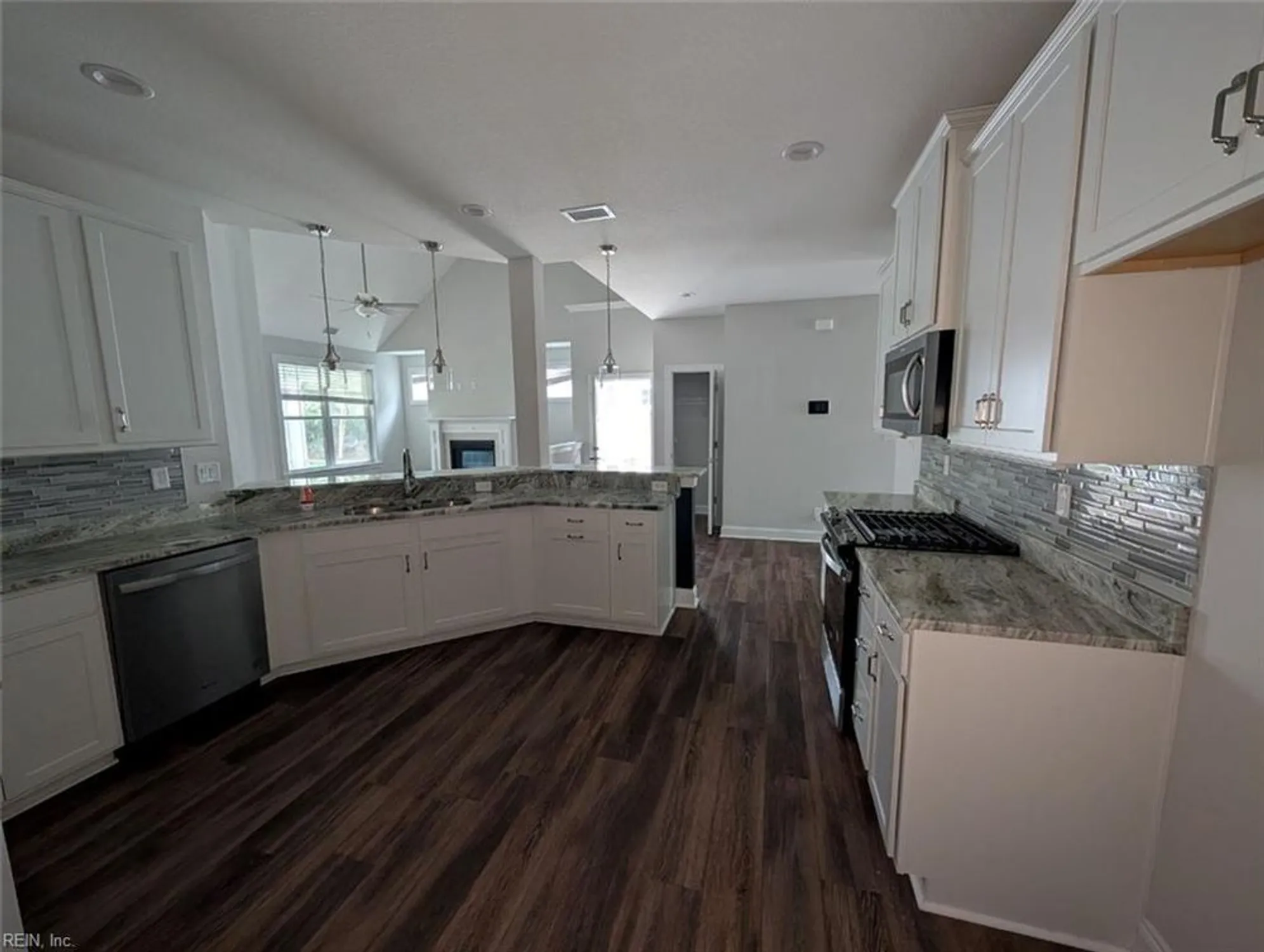 Property Slideshow image 6 of 18 | 4644 longleaf pl, Chesapeake, VA, 23321