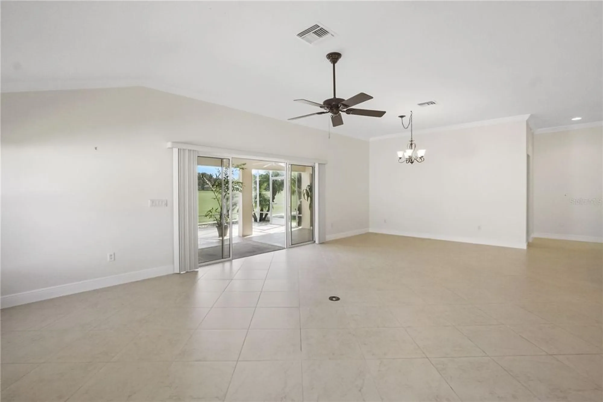 Property Slideshow image 19 of 44 | 445 society hill cir, The Villages, FL, 32162