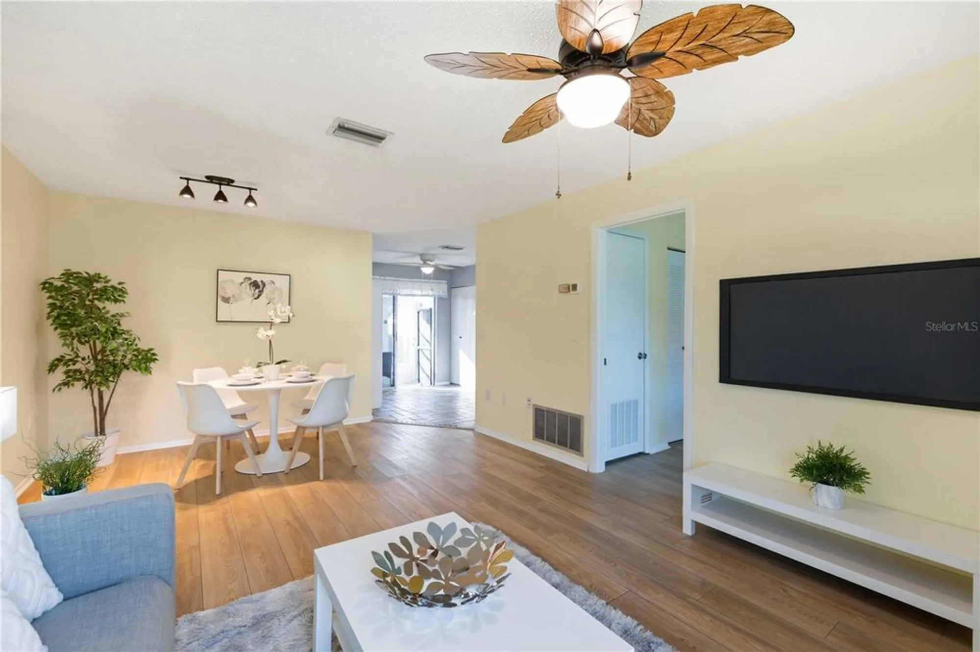 Property Slideshow image 7 of 34 | 4001 38th avenue dr w # 4001, Bradenton, FL, 34205