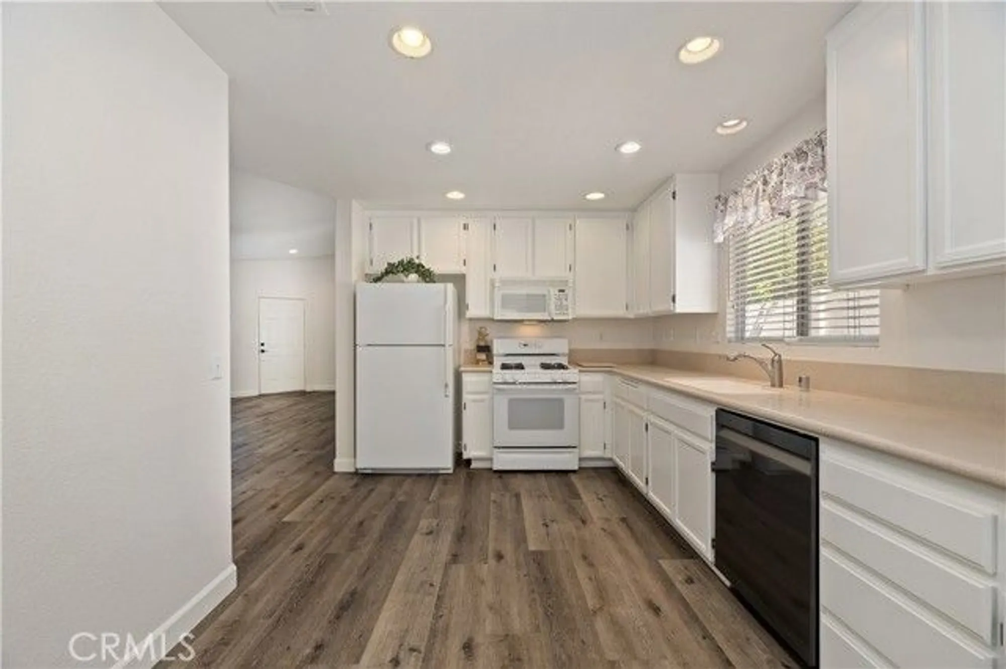 Property Slideshow image 16 of 61 | 40725 corte albara, Murrieta, CA, 92562