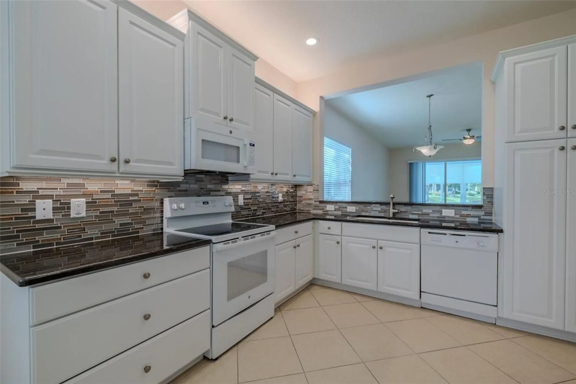 Property Slideshow image 13 of 100 | 4817 sandy glen way, Wimauma, FL, 33598