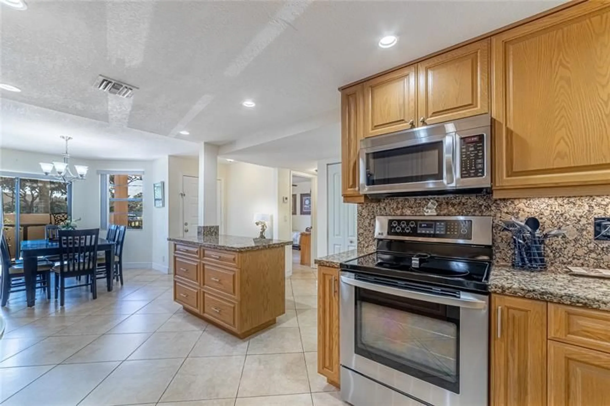 Property Slideshow image 8 of 50 | 7312 fairfax dr 102, Tamarac, FL, 33321