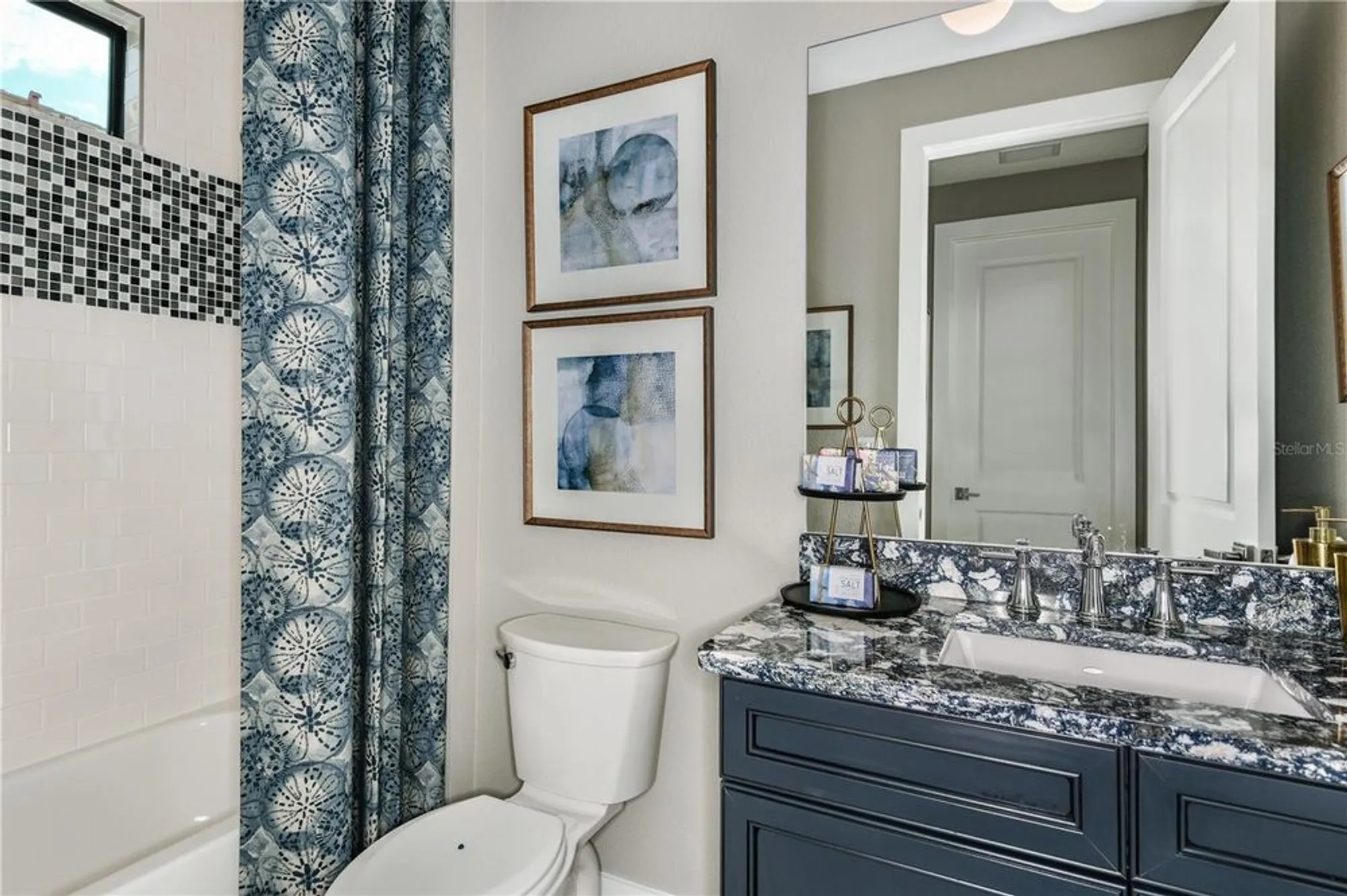 Property Slideshow image 22 of 66 | 18430 rockport pl, Lakewood Ranch, FL, 34211