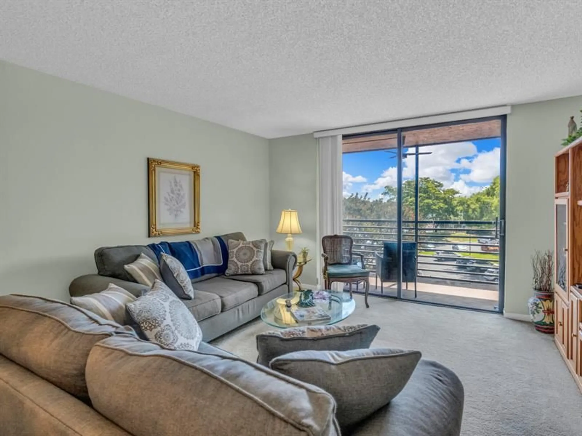 Property Slideshow image 21 of 51 | 1101 colony point cir 422, Pembroke Pines, FL, 33026