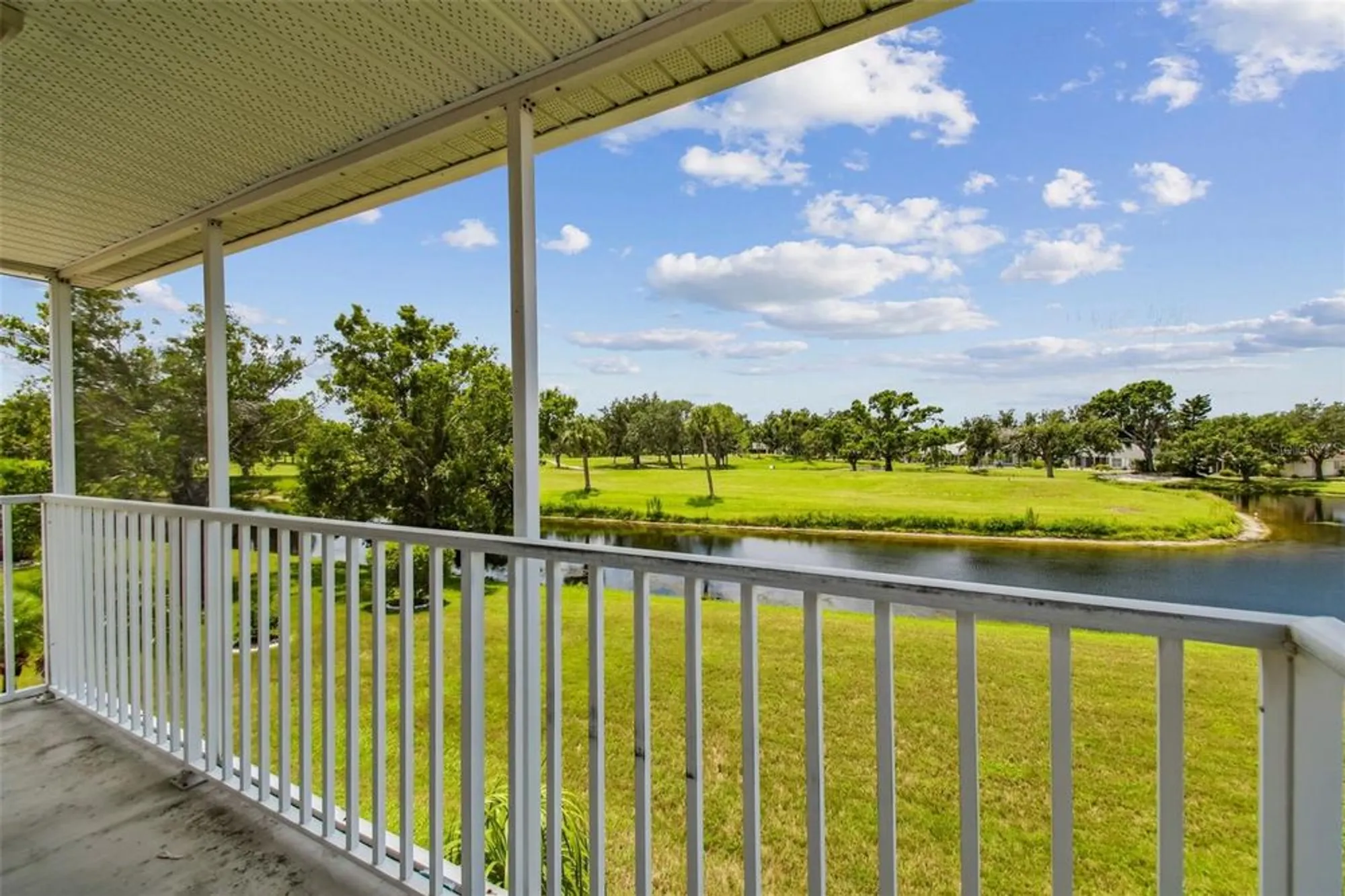 Property Slideshow image 3 of 44 | 2309 lyndhurst dr, Sun City Center, FL, 33573
