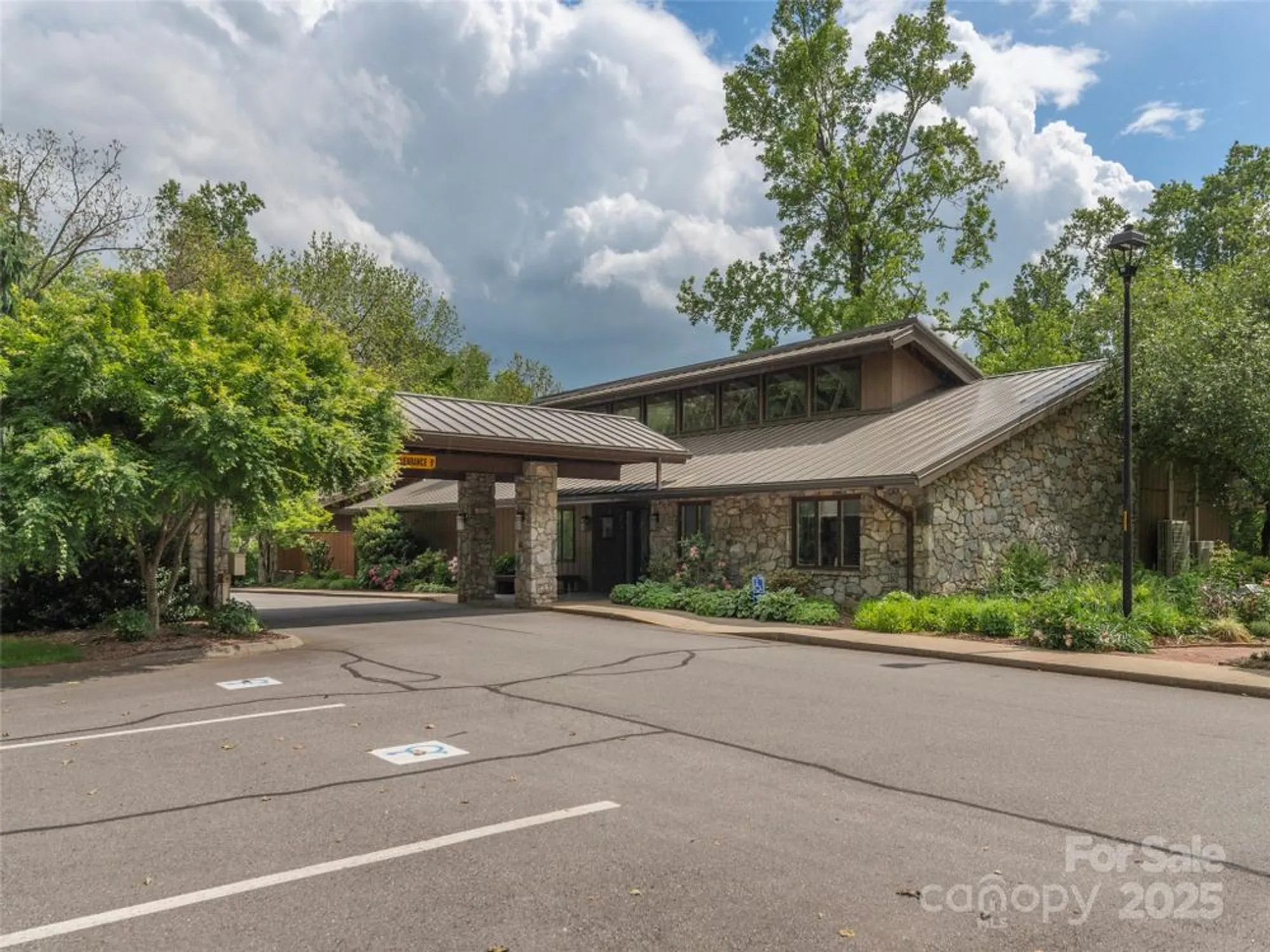 Property Slideshow image 19 of 26 | 514 crowfields ln, Asheville, NC, 28803