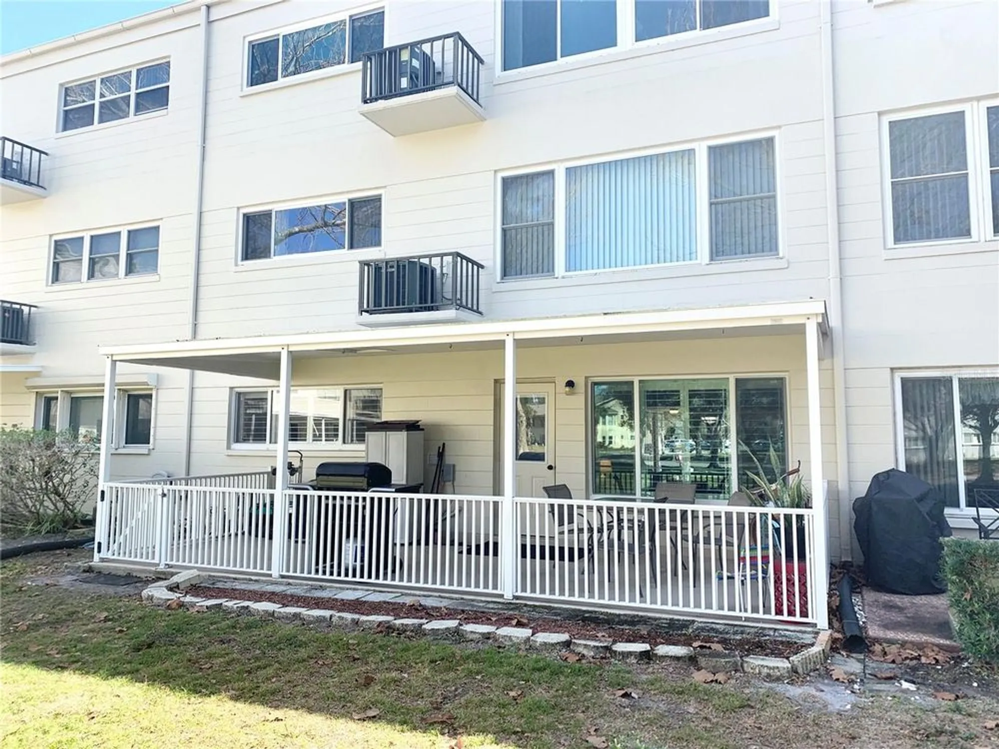 Property Slideshow image 35 of 37 | 2262 swedish dr 6, Clearwater, FL, 33763