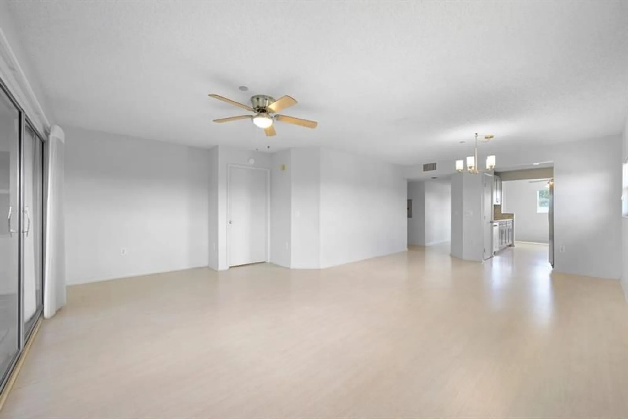 Property Slideshow image 6 of 23 | 550 sw 137th ave 401l, Pembroke Pines, FL, 33027