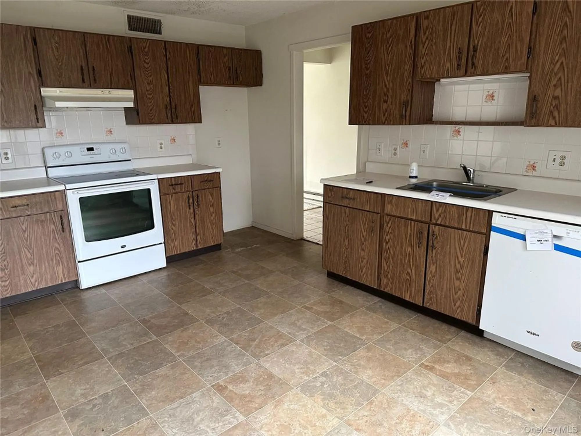 Property Slideshow image 4 of 15 | 107 heritage hls c, Somers, NY, 10589