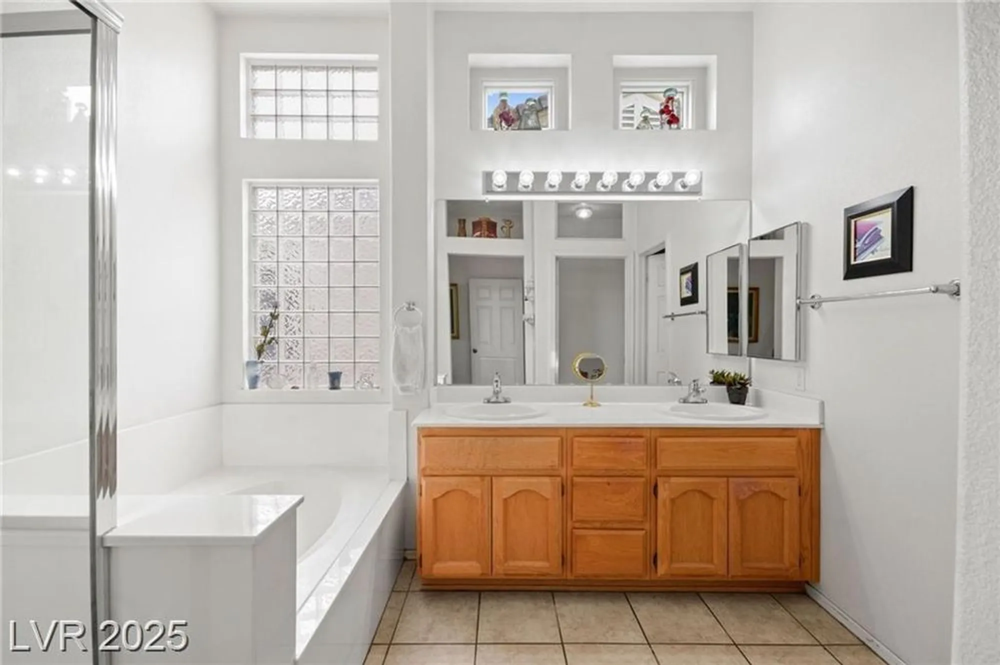 Property Slideshow image 27 of 71 | 482 bonnie brook pl, Henderson, NV, 89012