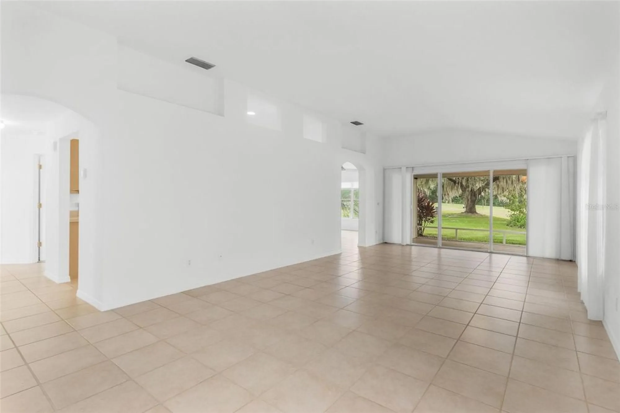 Property Slideshow image 4 of 39 | 7023 arcadian ct, Mount Dora, FL, 32757