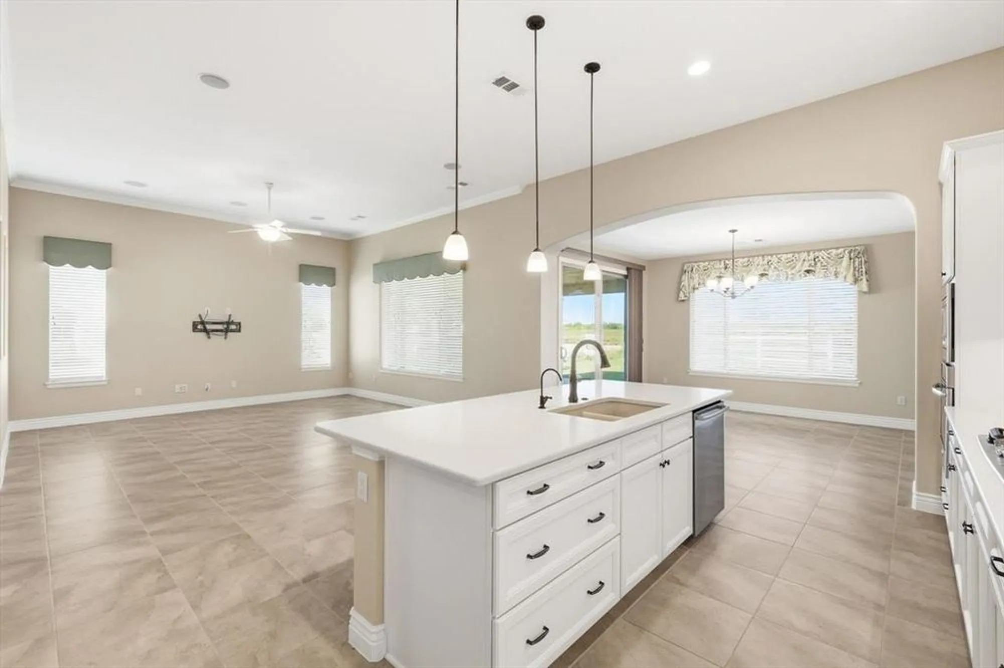 Property Slideshow image 10 of 37 | 11920 cinnamon dr, Denton, TX, 76207