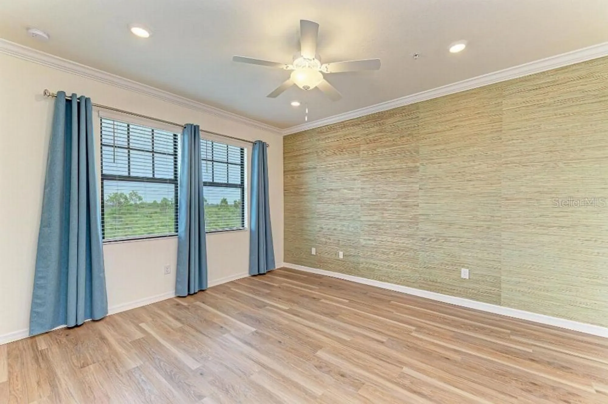 Property Slideshow image 17 of 42 | 10043 crooked creek dr unit 202, Venice, FL, 34293