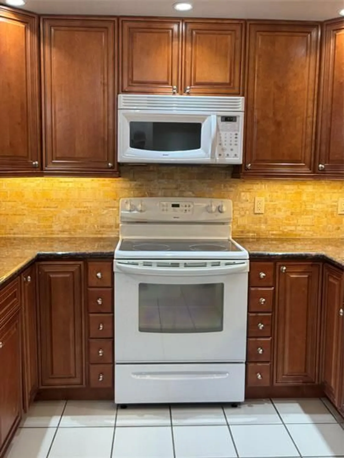 Property Slideshow image 14 of 36 | 9245 flynn cir apt 8, Boca Raton, FL, 33496