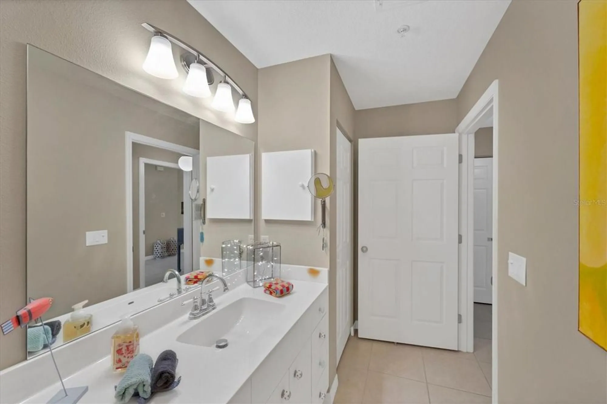 Property Slideshow image 23 of 51 | 119 woodbridge dr unit 102, Venice, FL, 34293