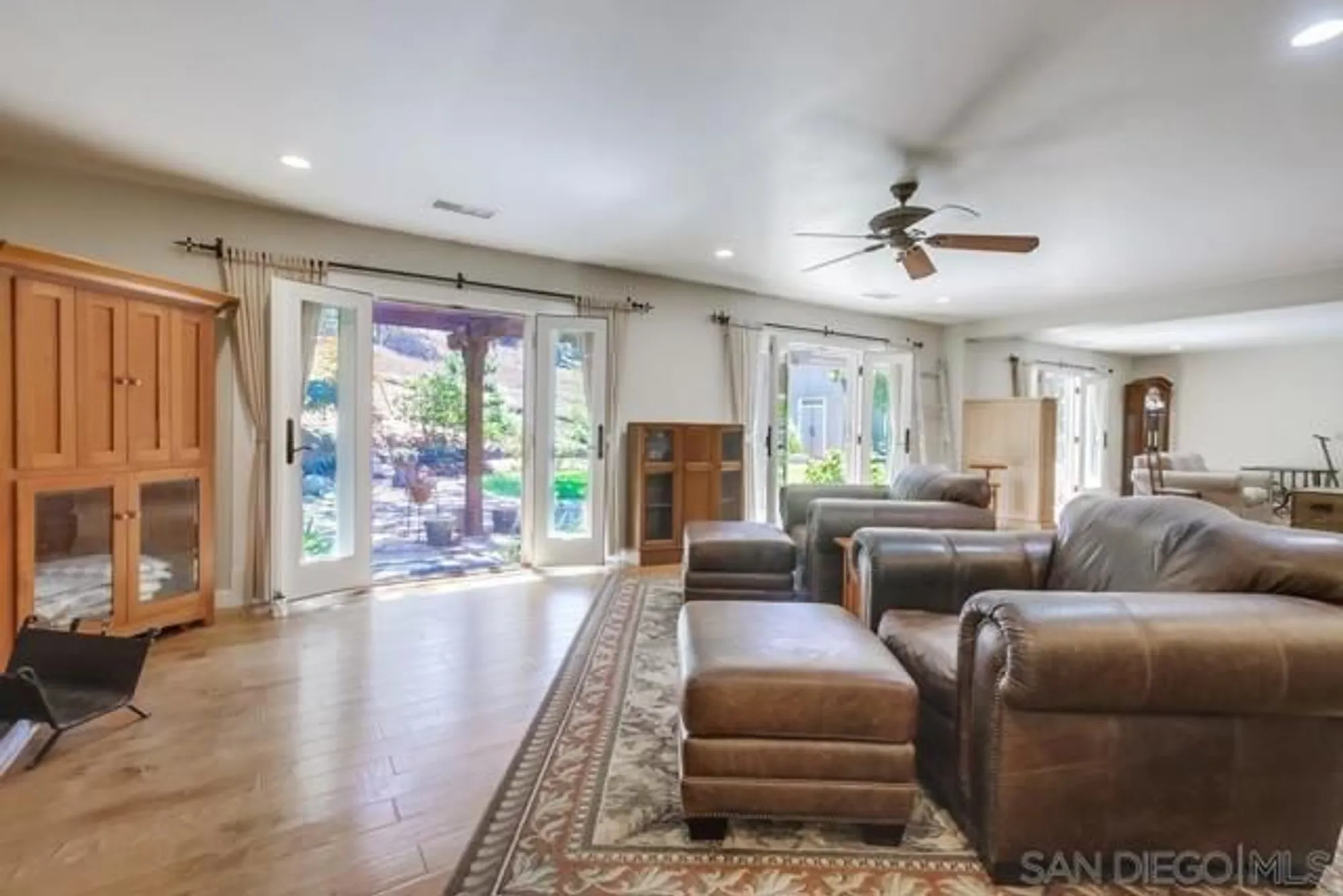 Property Slideshow image 11 of 44 | 1454 la plaza dr, San Marcos, CA, 92078