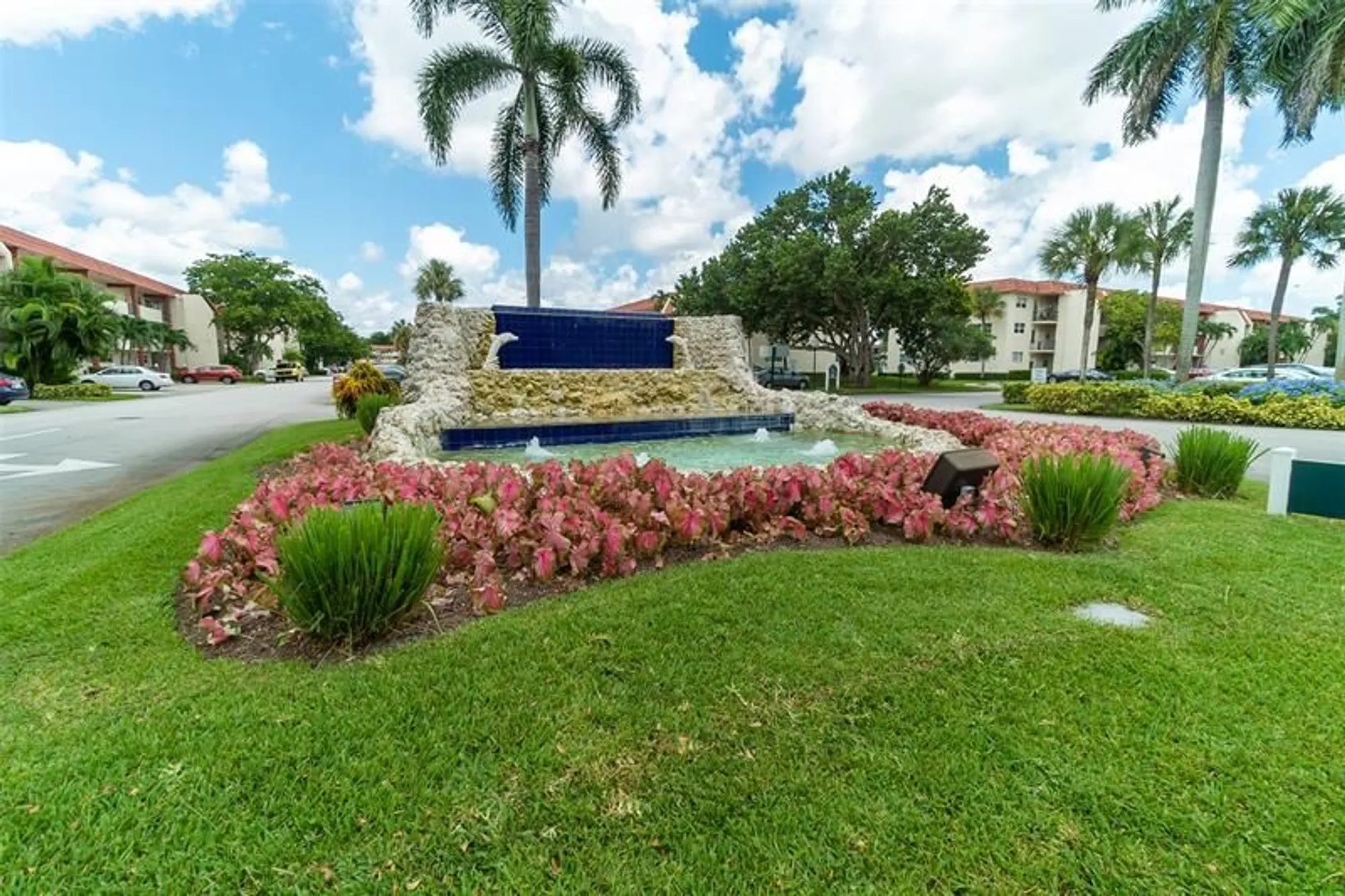 Property Slideshow image 57 of 61 | 9811 n hollybrook lake dr 308, Pembroke Pines, FL, 33025