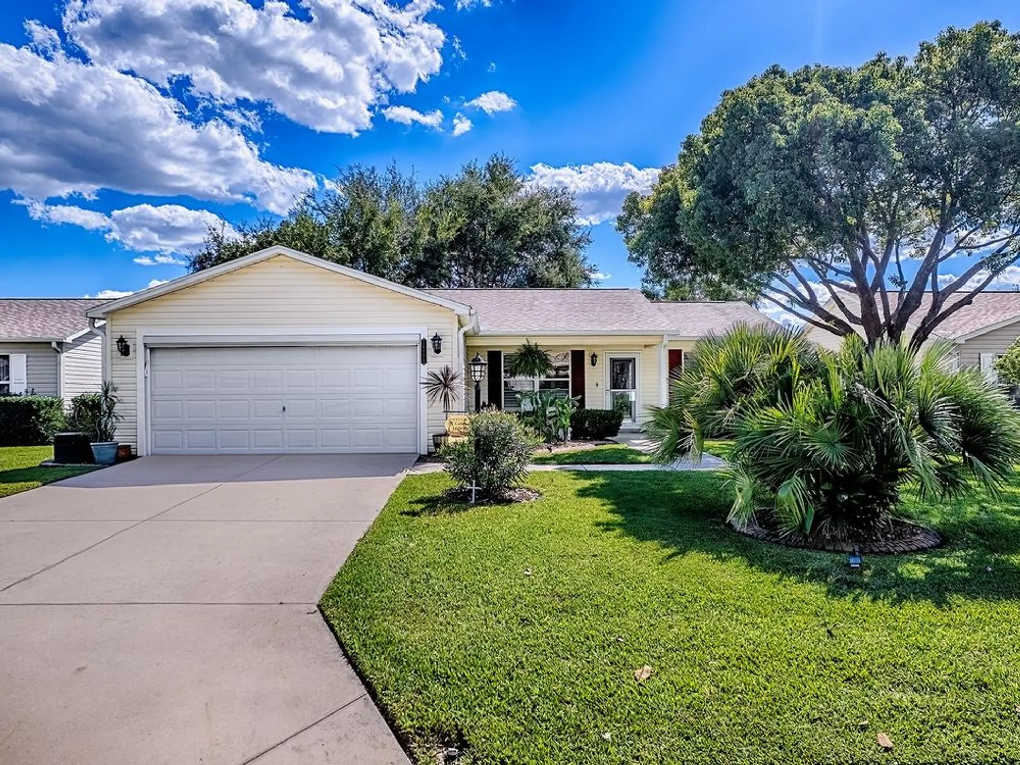 Property Slideshow image 2 of 38 | 16899 se 96th chapelwood cir, The Villages, FL, 32162