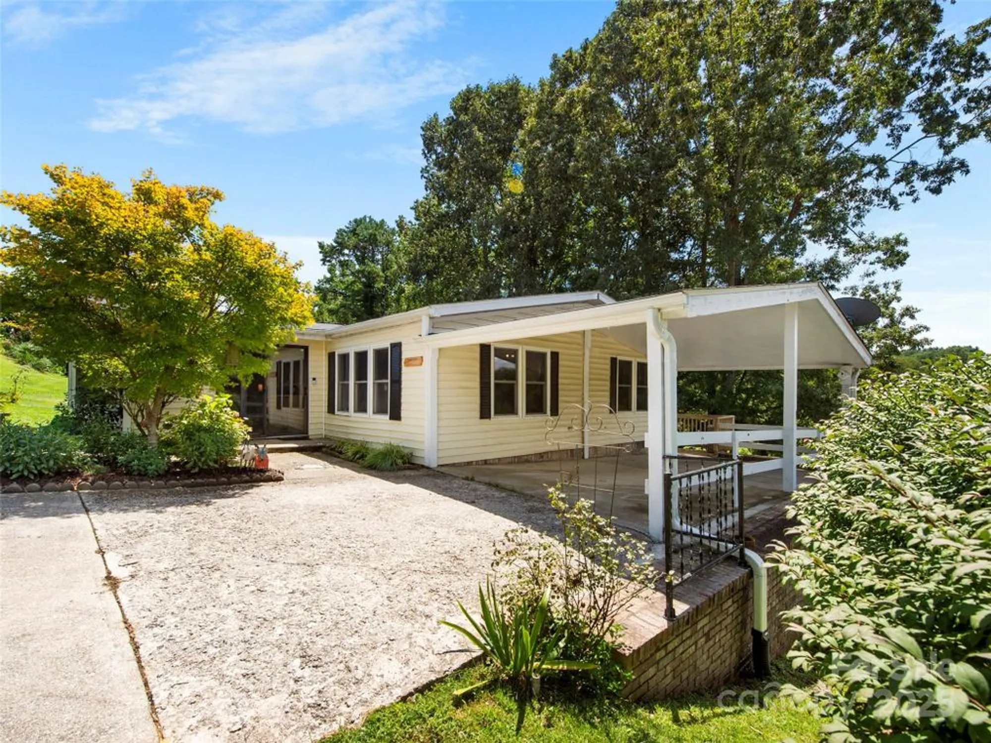 Property Slideshow image 2 of 27 | 200 cranbrook cir, Hendersonville, NC, 28792