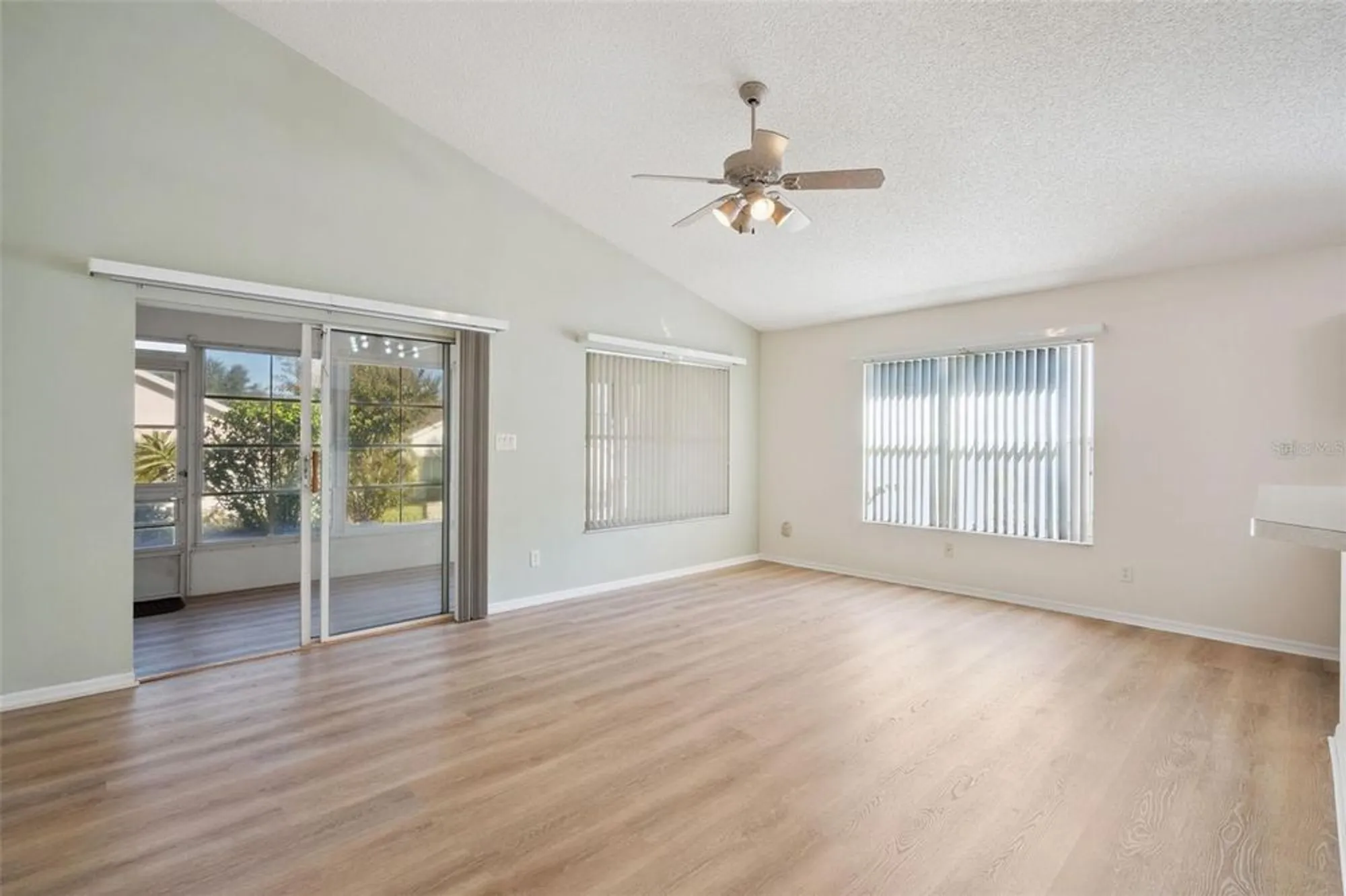 Property Slideshow image 13 of 37 | 24914 cranes roost cir, Leesburg, FL, 34748