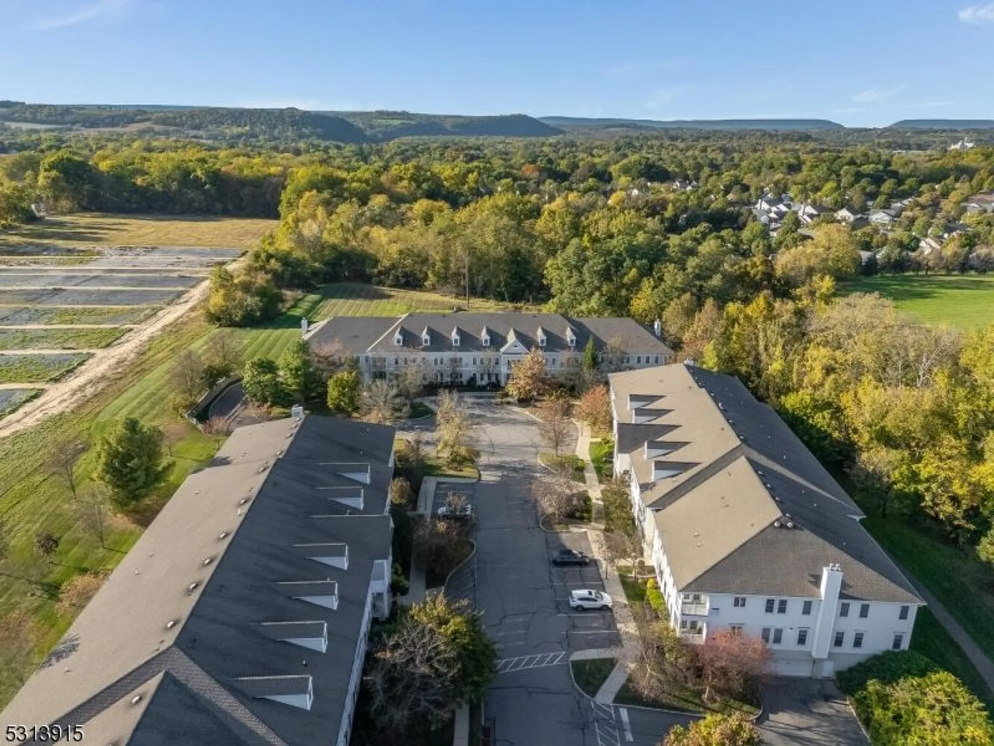 Property Slideshow image 37 of 48 | 6015 brookfield glen dr # 15, Belvidere, NJ, 07823